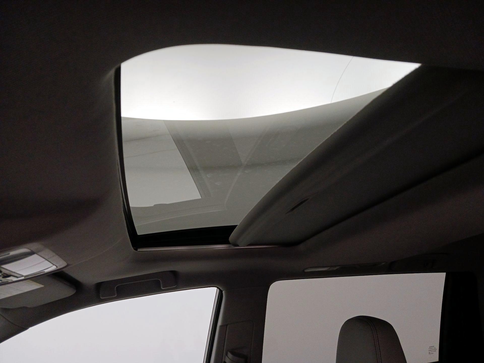 Thumbnail: 2014 Toyota Highlander - 20