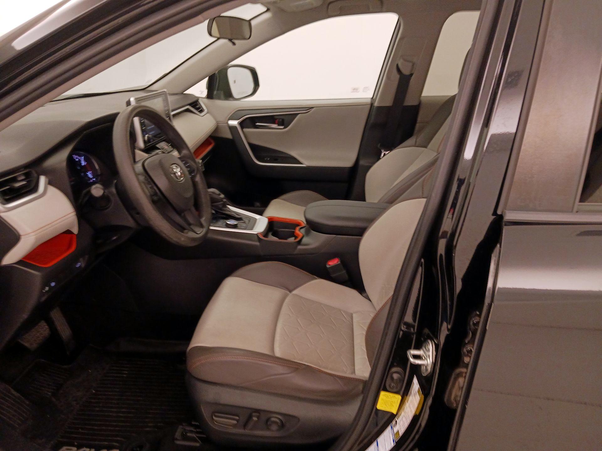 Thumbnail: 2019 Toyota RAV4 - 11