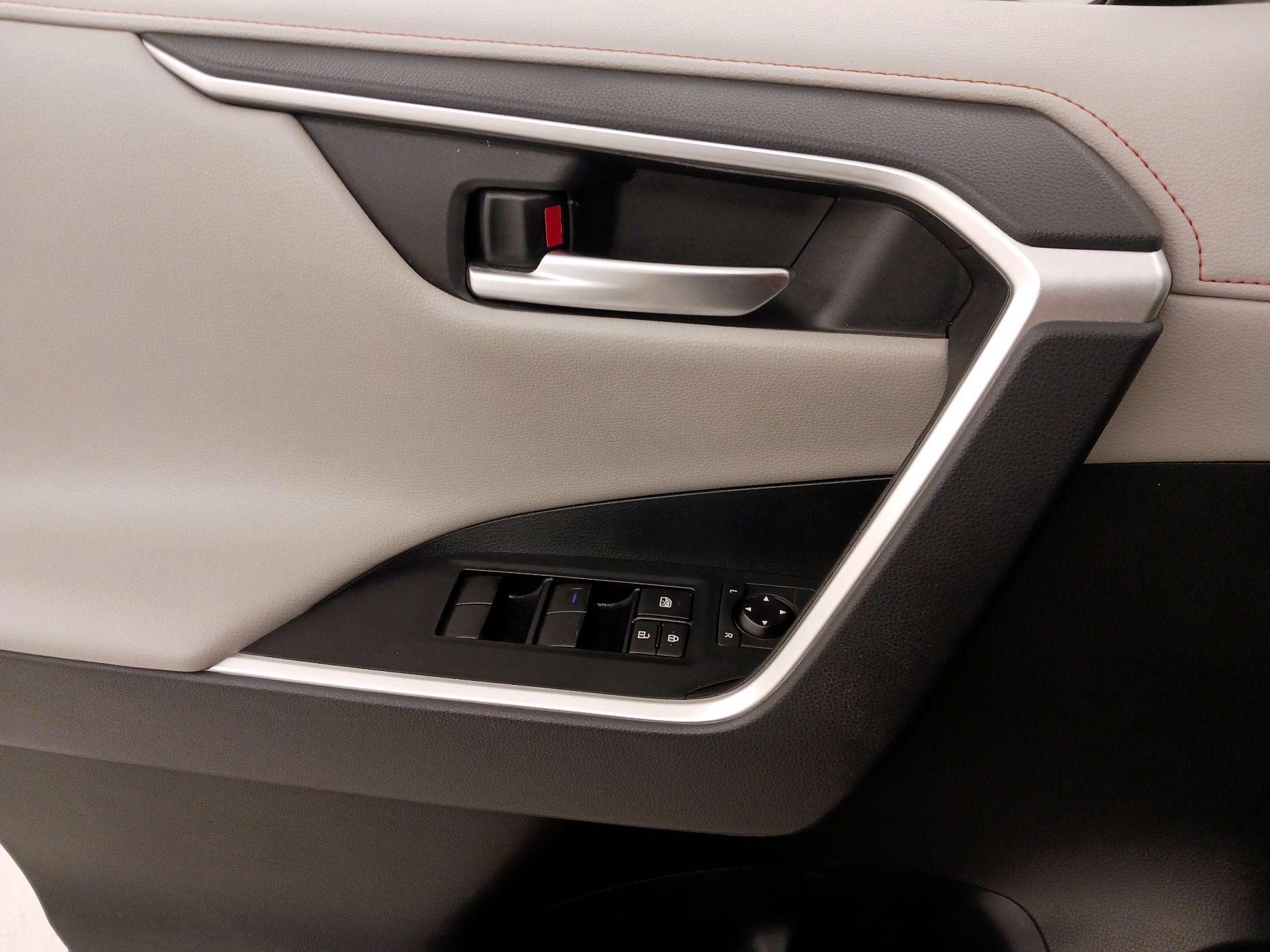 Thumbnail: 2019 Toyota RAV4 - 12