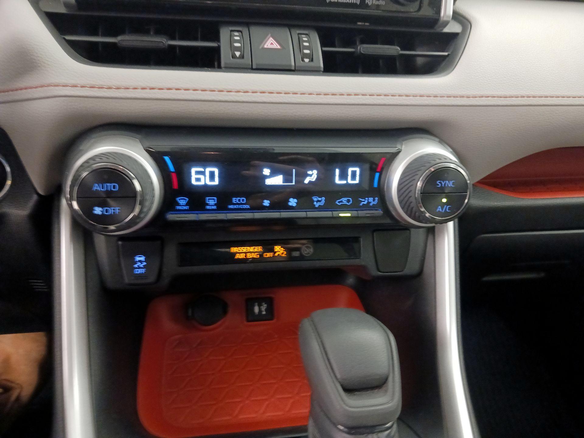 Thumbnail: 2019 Toyota RAV4 - 17