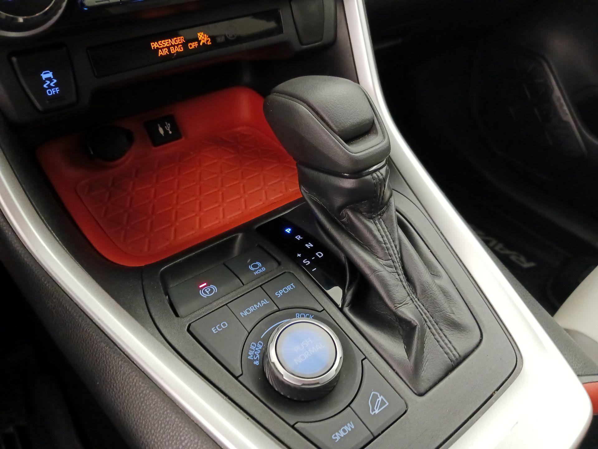 Thumbnail: 2019 Toyota RAV4 - 18