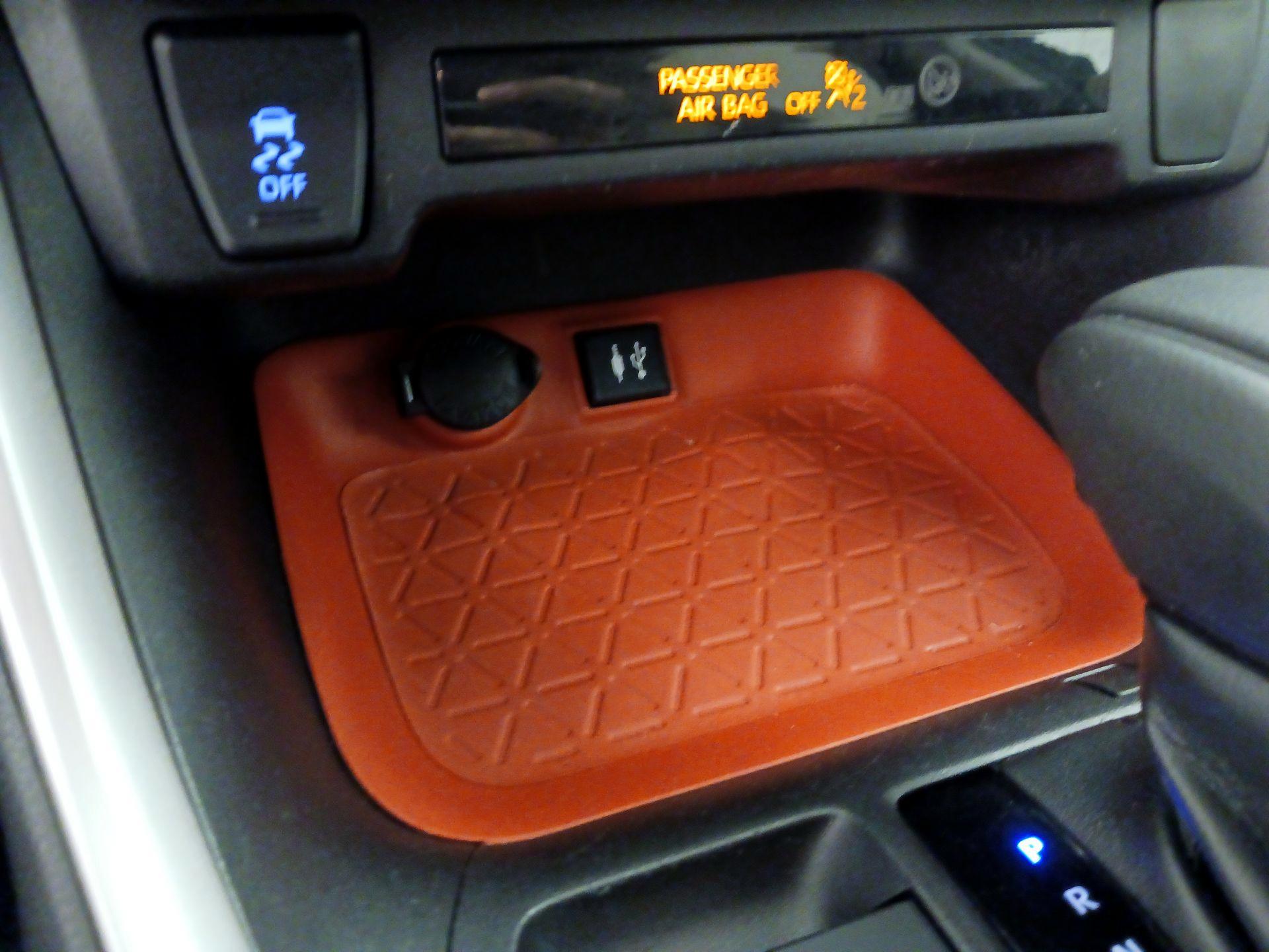 Thumbnail: 2019 Toyota RAV4 - 19