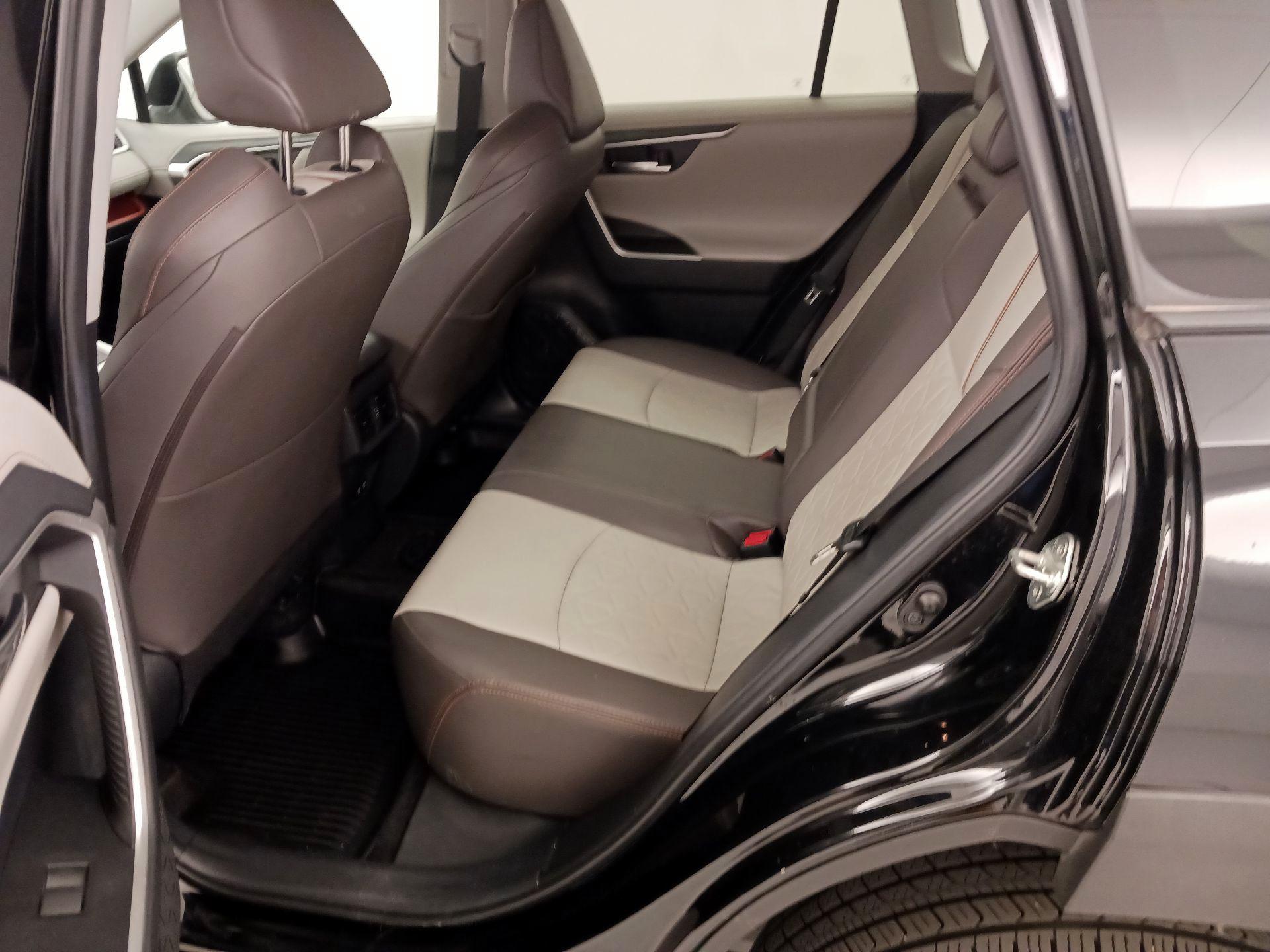 Thumbnail: 2019 Toyota RAV4 - 20