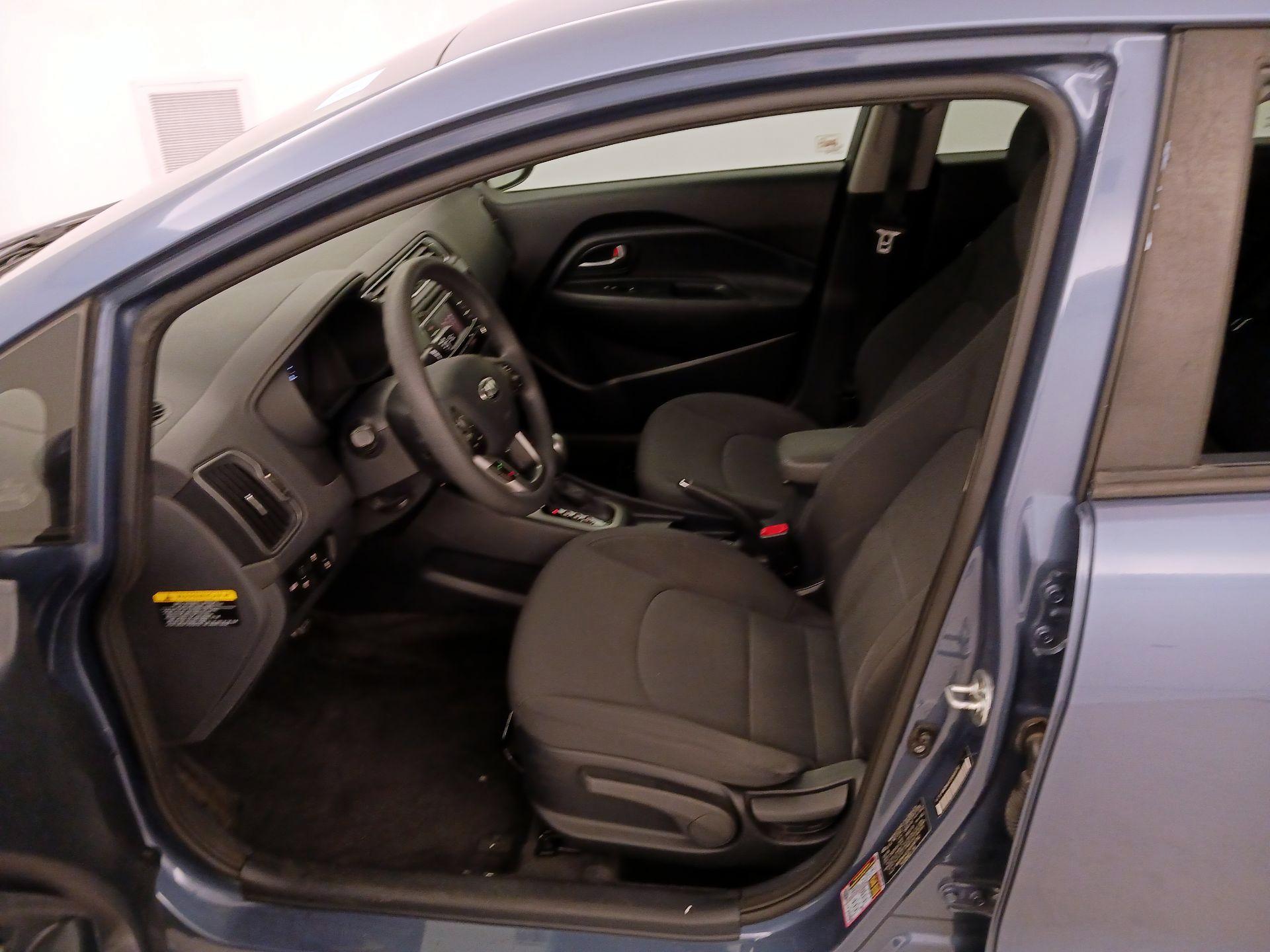 Thumbnail: 2016 Kia Rio - 11