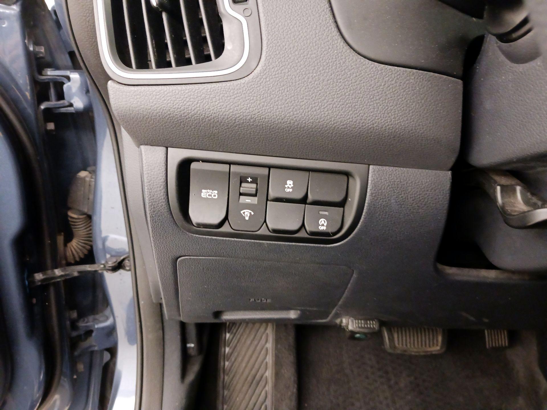 Thumbnail: 2016 Kia Rio - 13