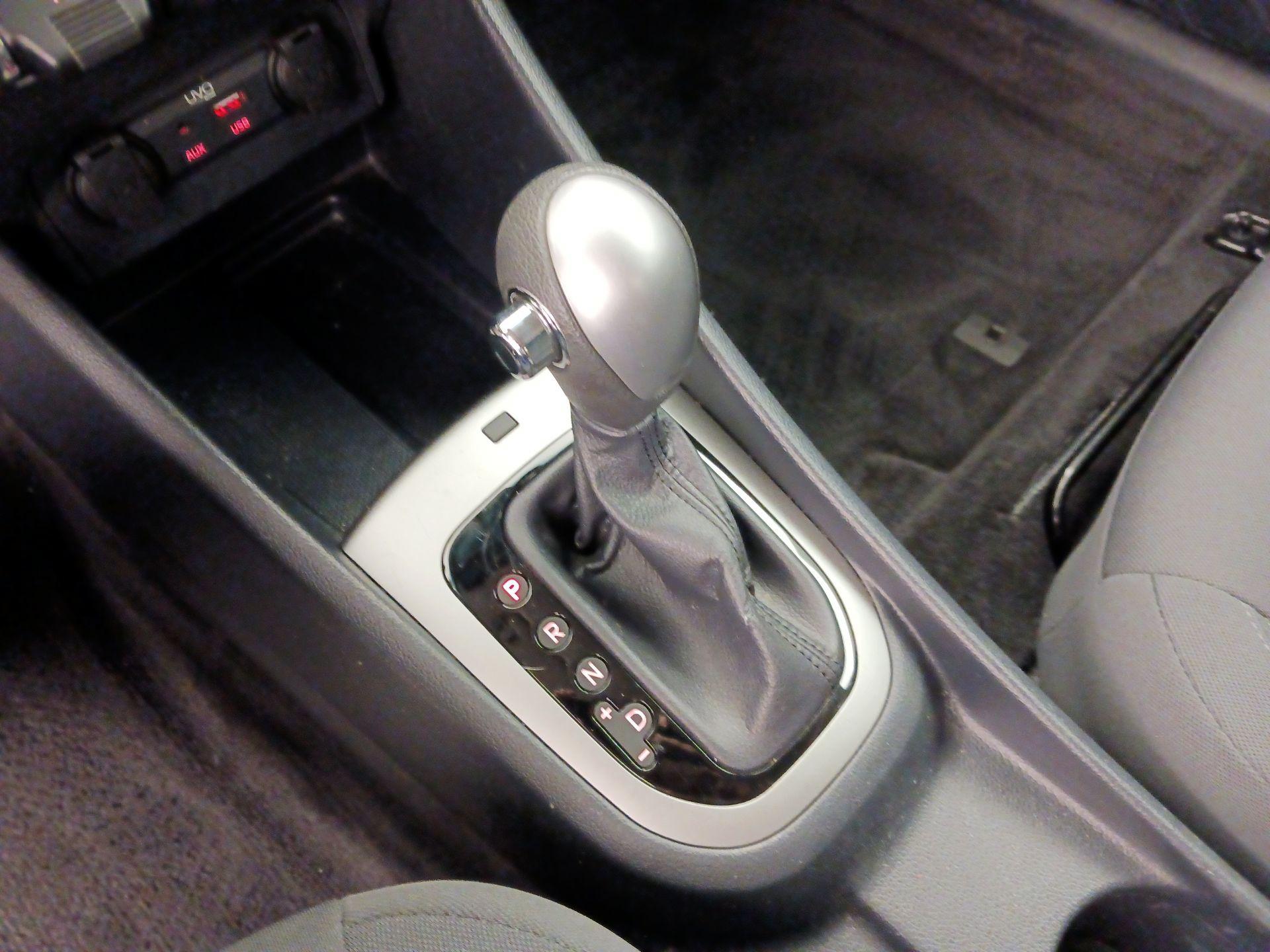 Thumbnail: 2016 Kia Rio - 17