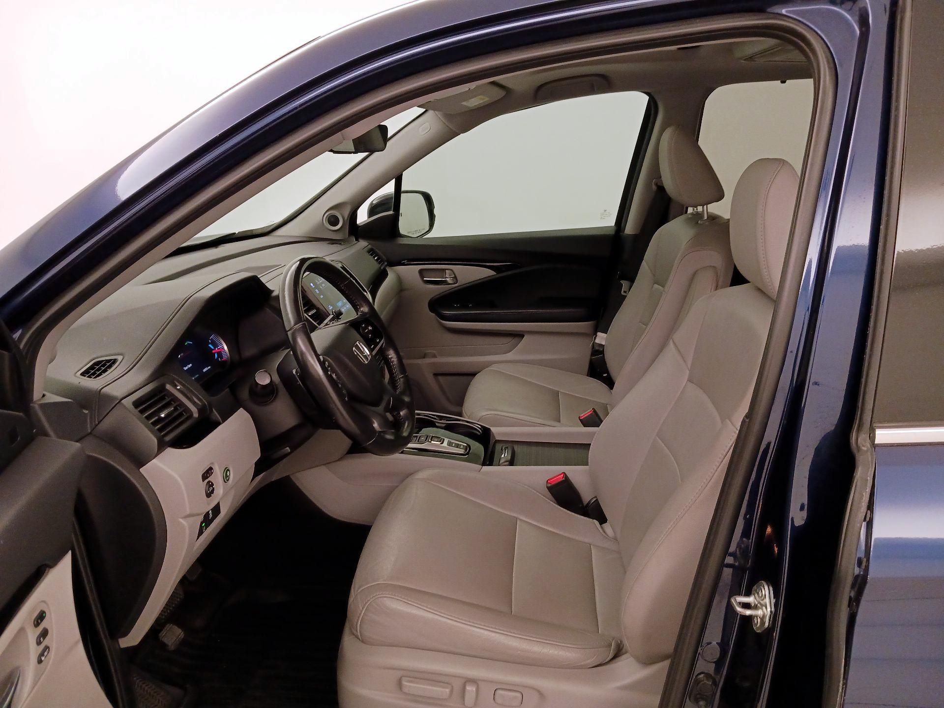 Thumbnail: 2019 Honda Pilot - 11