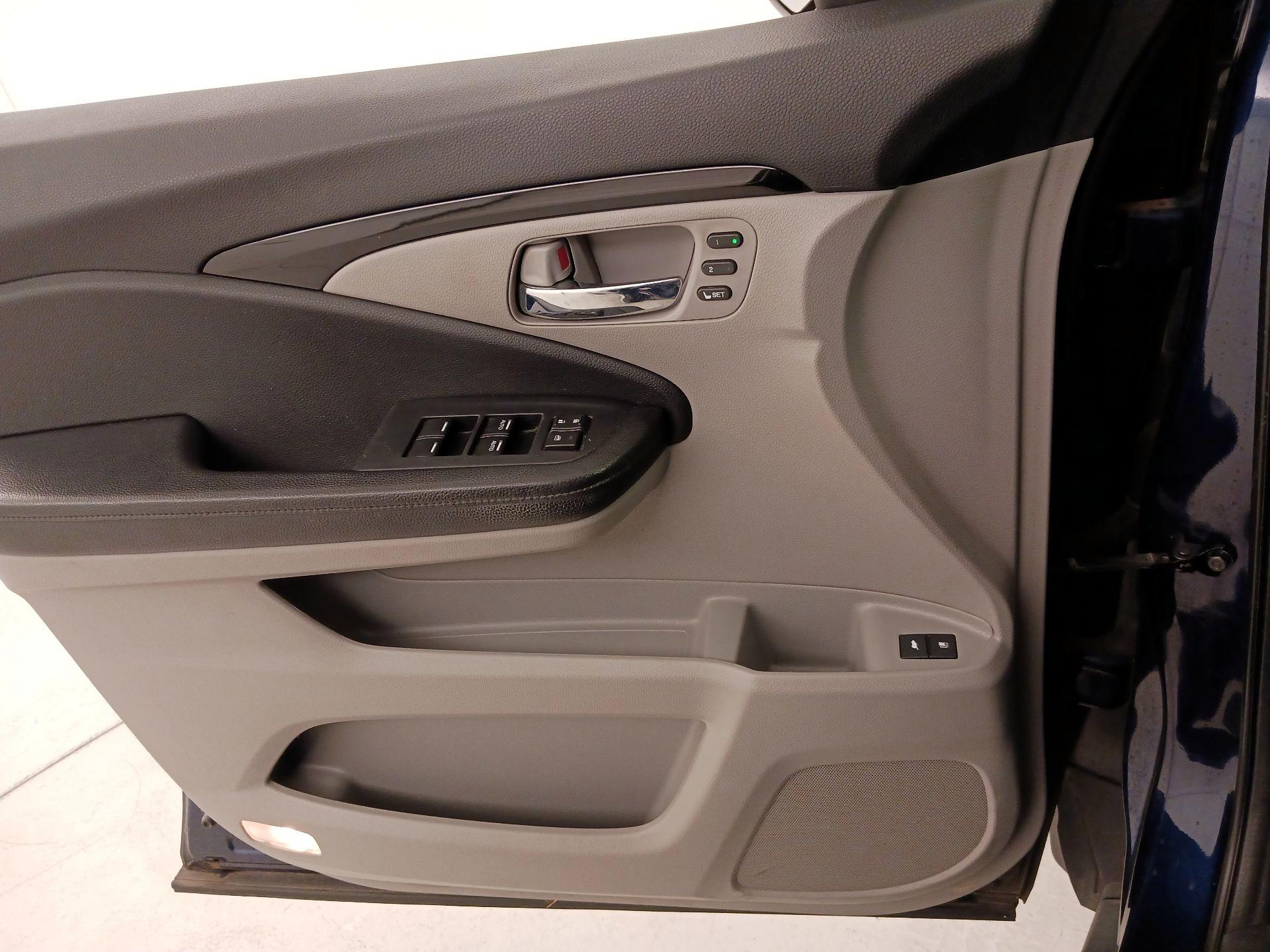 Thumbnail: 2019 Honda Pilot - 12