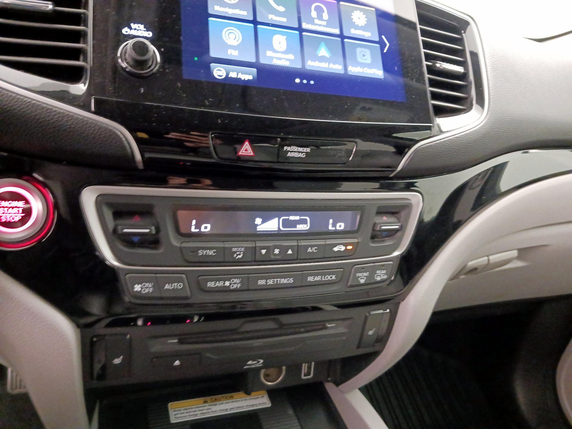 Thumbnail: 2019 Honda Pilot - 16