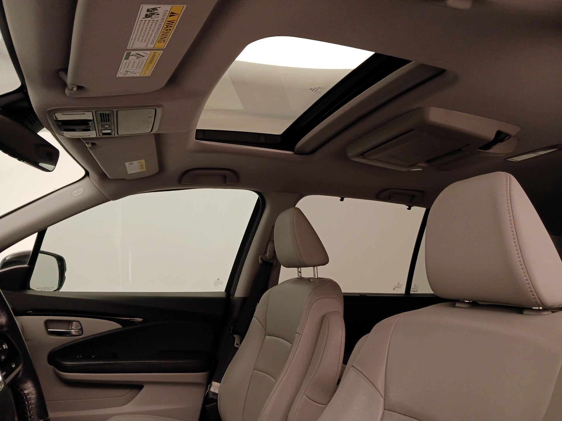 Thumbnail: 2019 Honda Pilot - 19