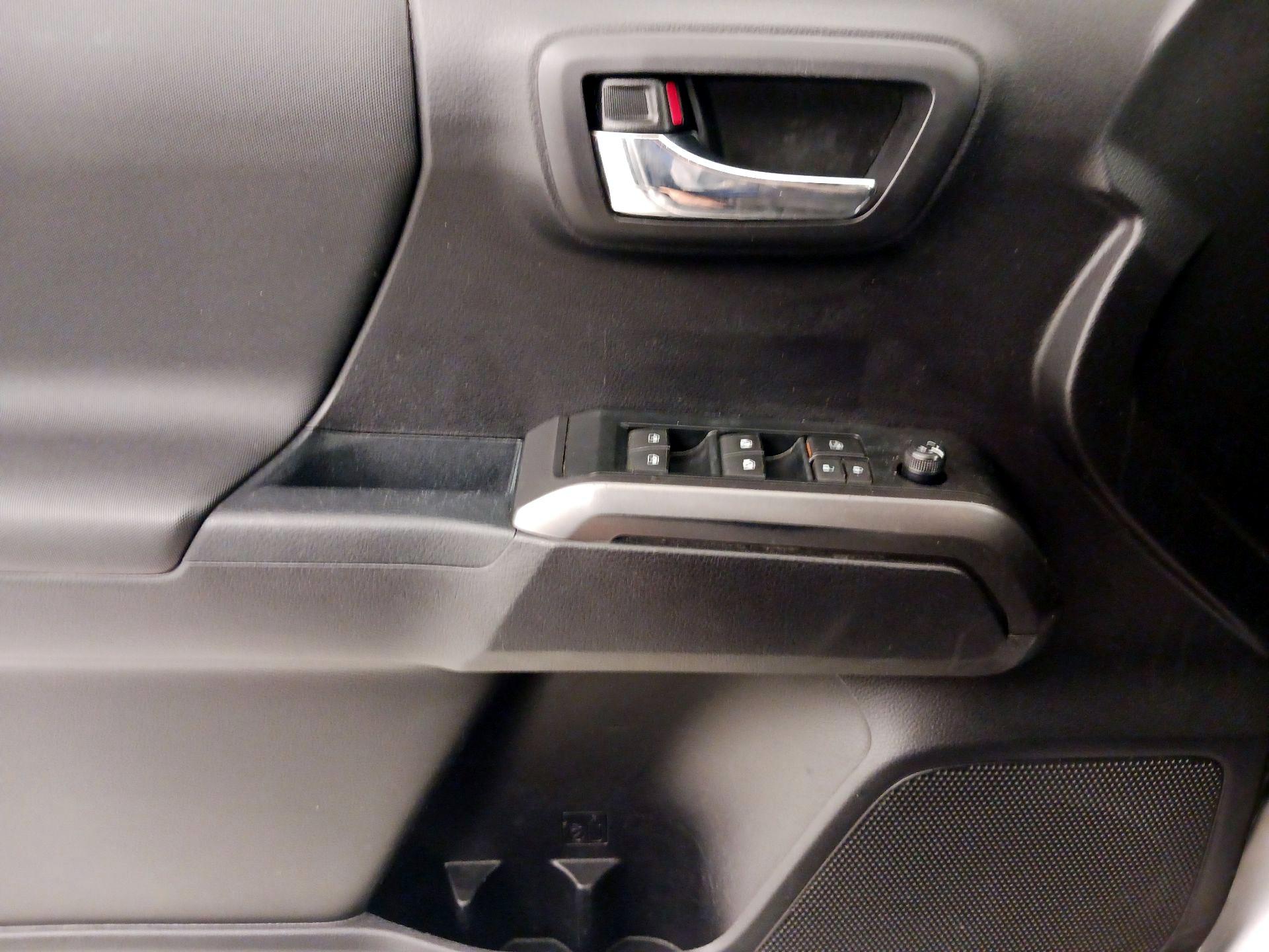 Thumbnail: 2020 Toyota Tacoma - 12