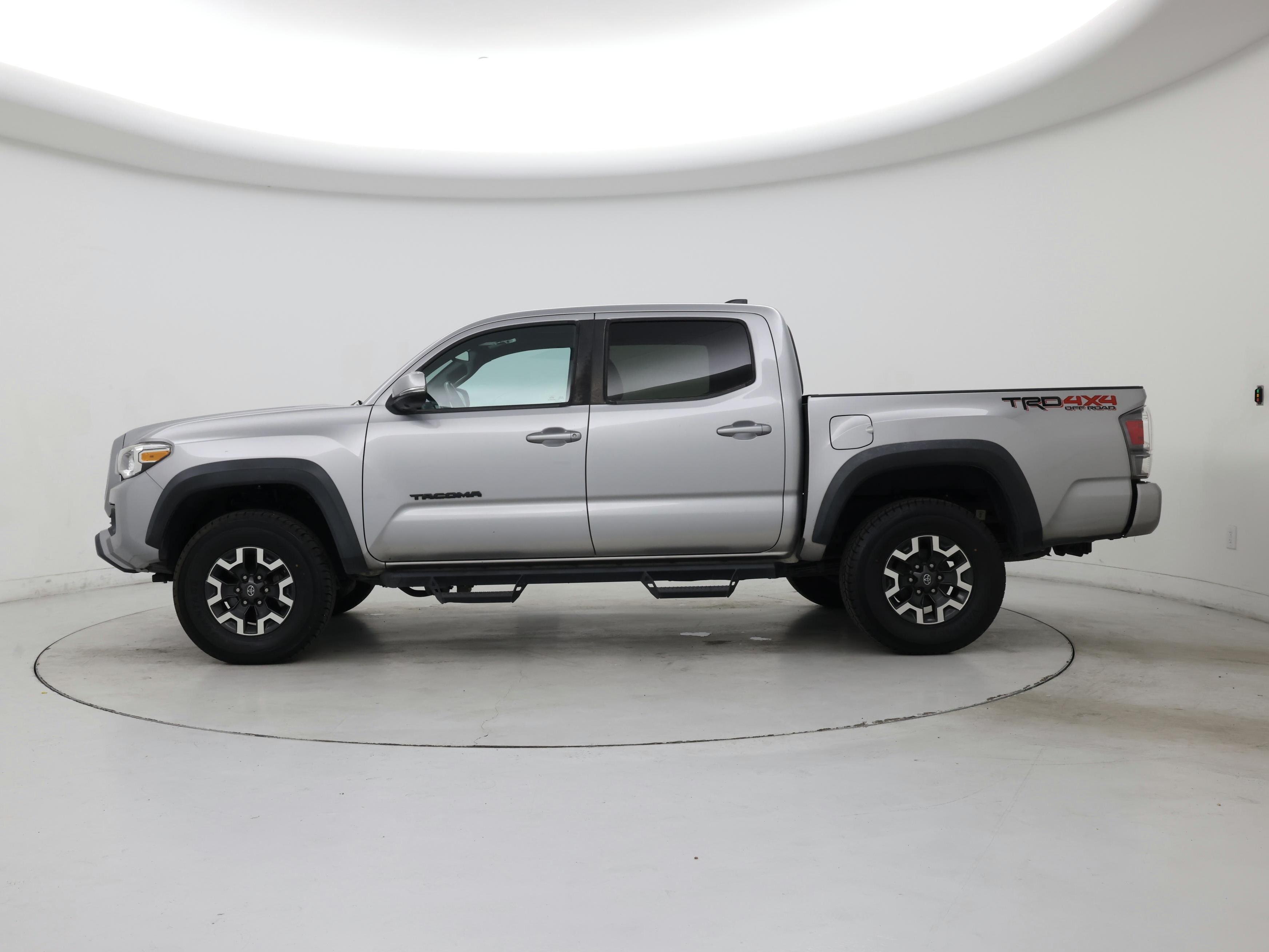 Thumbnail: 2020 Toyota Tacoma - 3