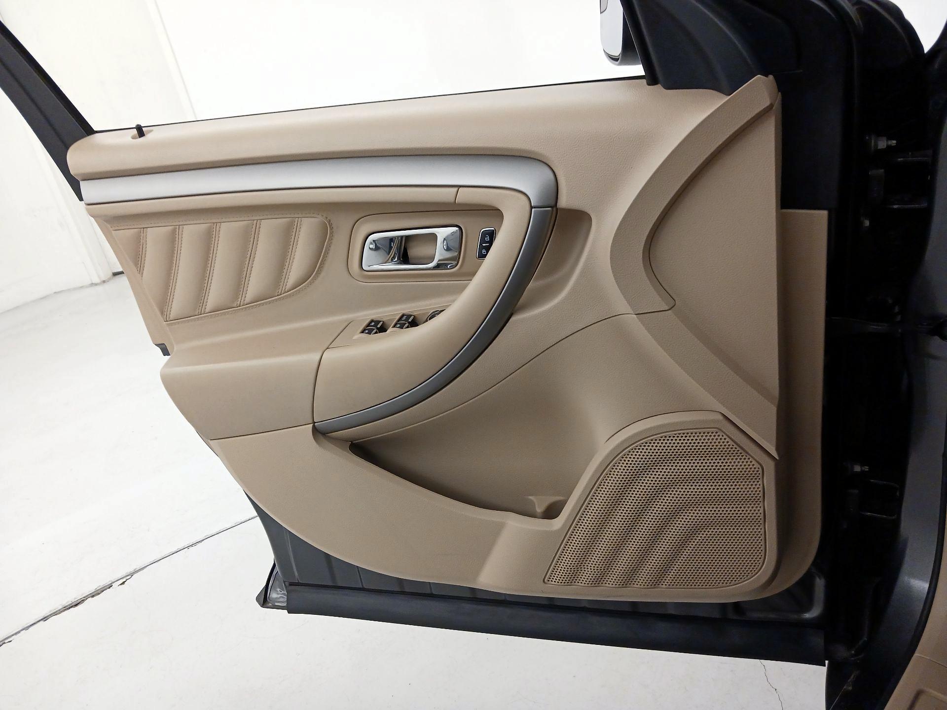 Thumbnail: 2016 Ford Taurus - 12