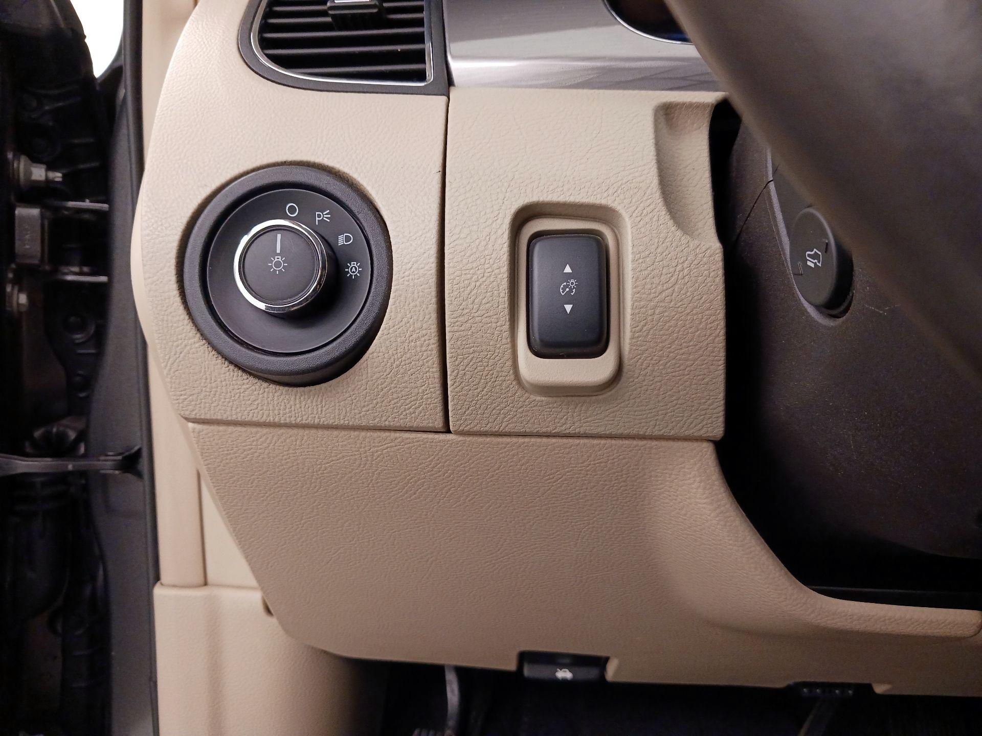 Thumbnail: 2016 Ford Taurus - 13