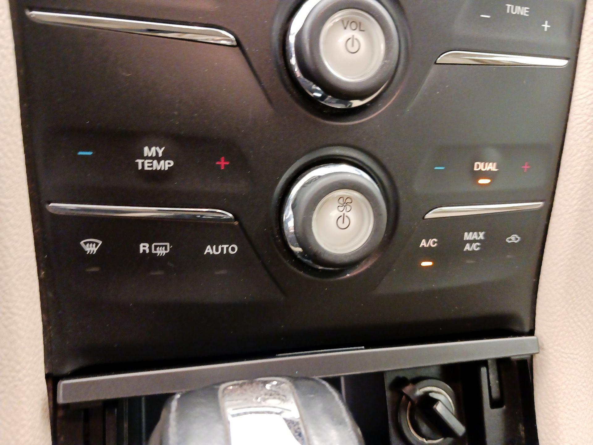 Thumbnail: 2016 Ford Taurus - 16