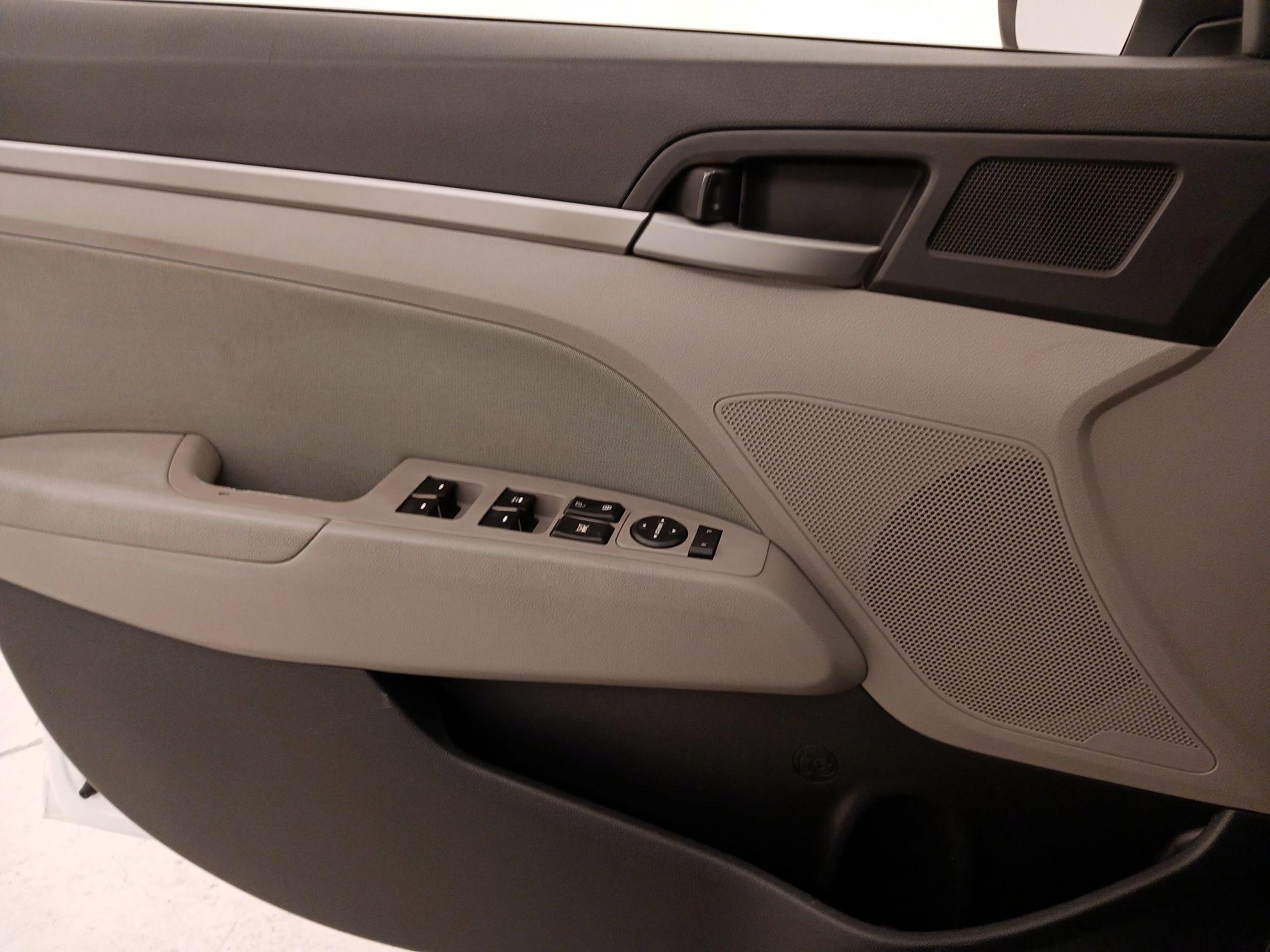 Thumbnail: 2017 Hyundai Elantra - 12