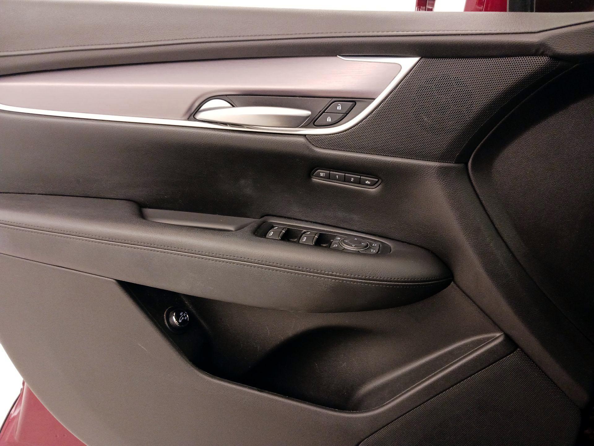 Thumbnail: 2017 Cadillac XT5 - 12