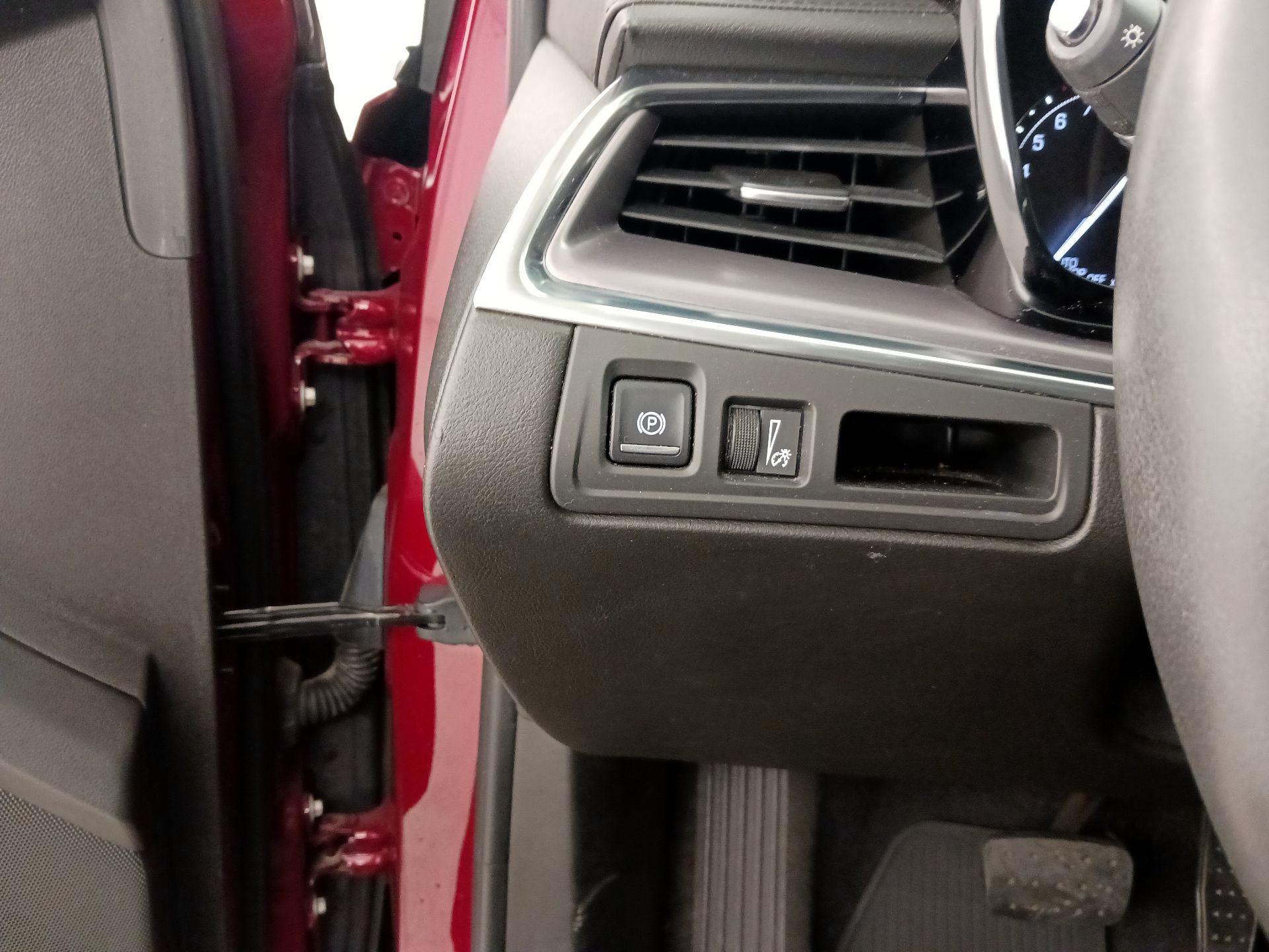 Thumbnail: 2017 Cadillac XT5 - 13