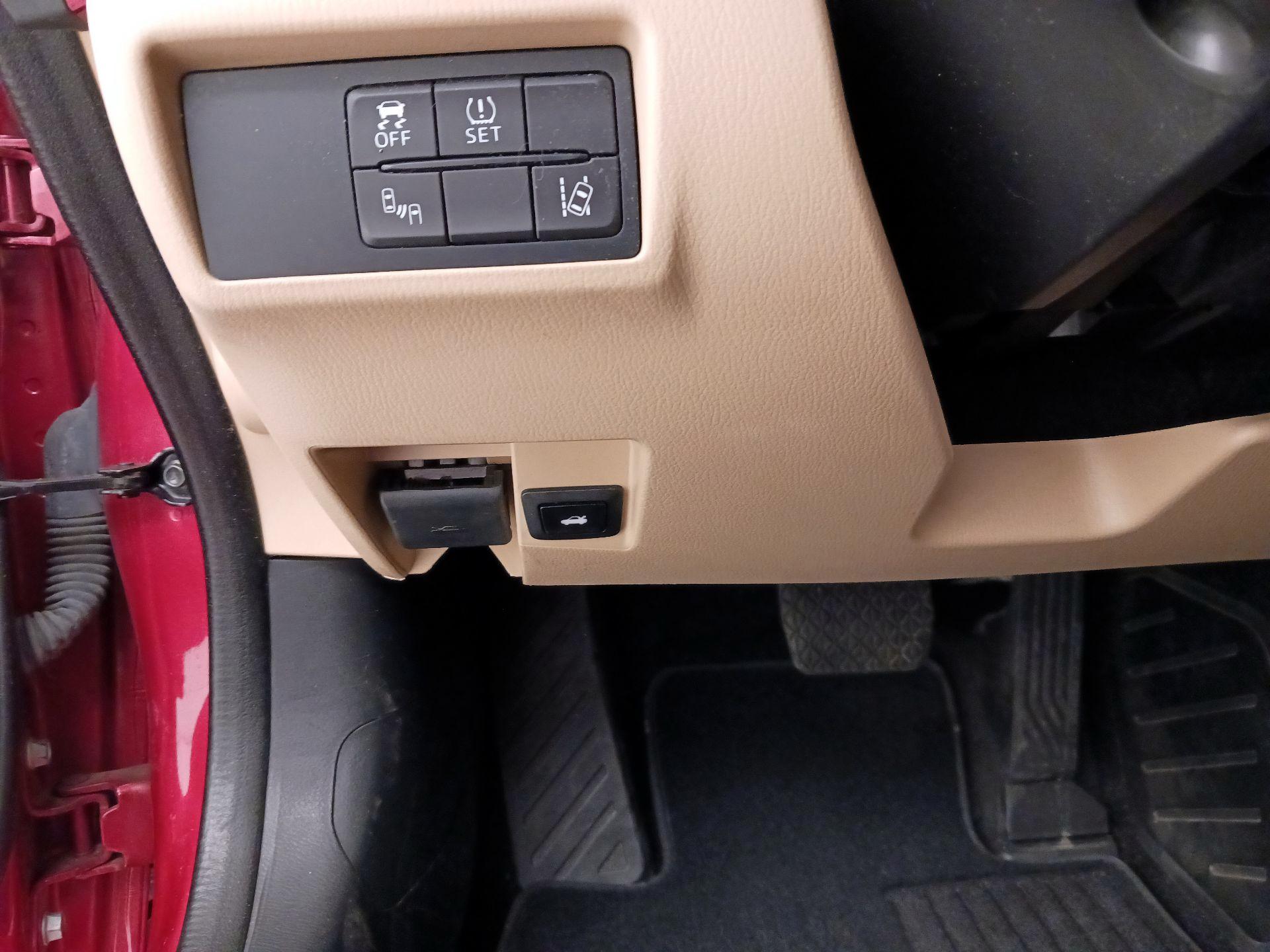 Thumbnail: 2016 Mazda MX-5 Miata - 13