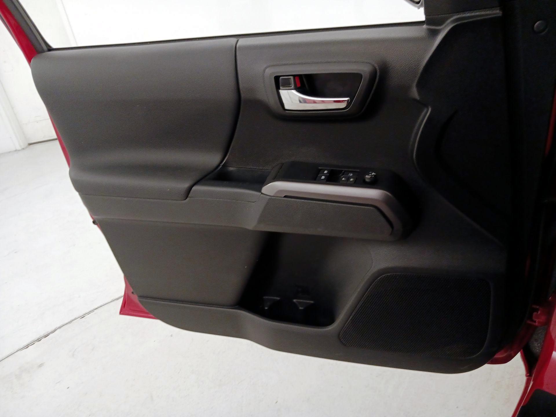 Thumbnail: 2021 Toyota Tacoma - 12