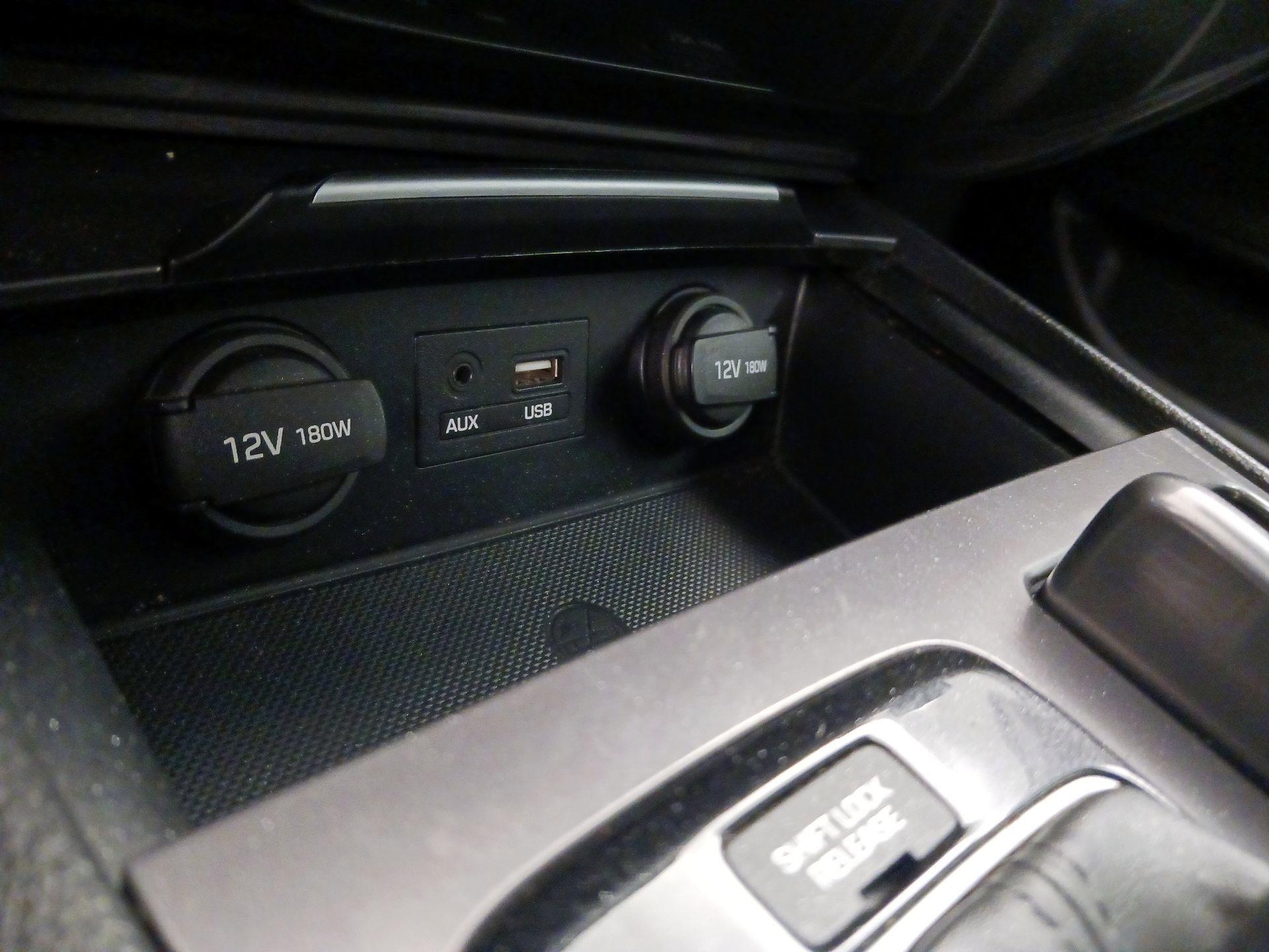 Thumbnail: 2015 Hyundai Genesis - 18