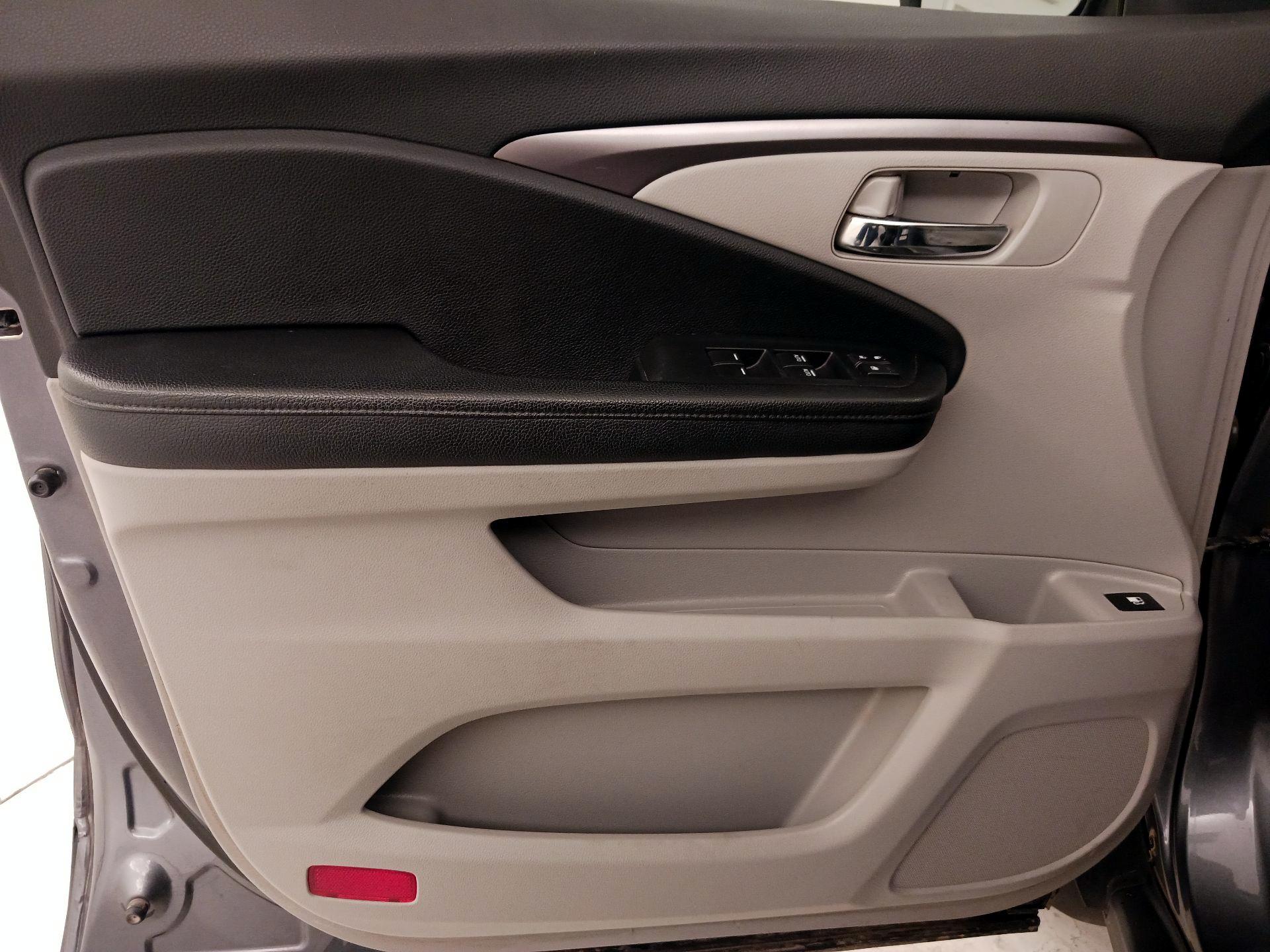 Thumbnail: 2016 Honda Pilot - 12