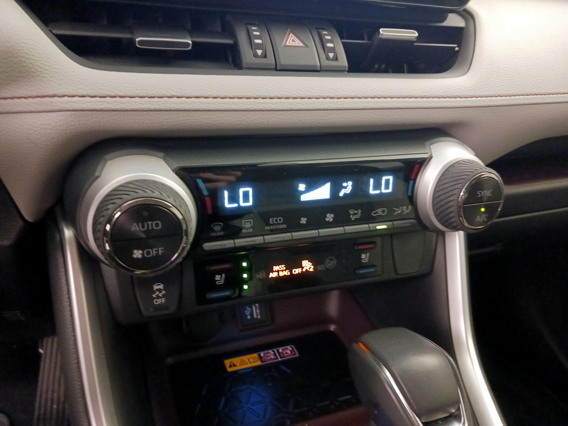 Thumbnail: 2023 Toyota RAV4 - 17