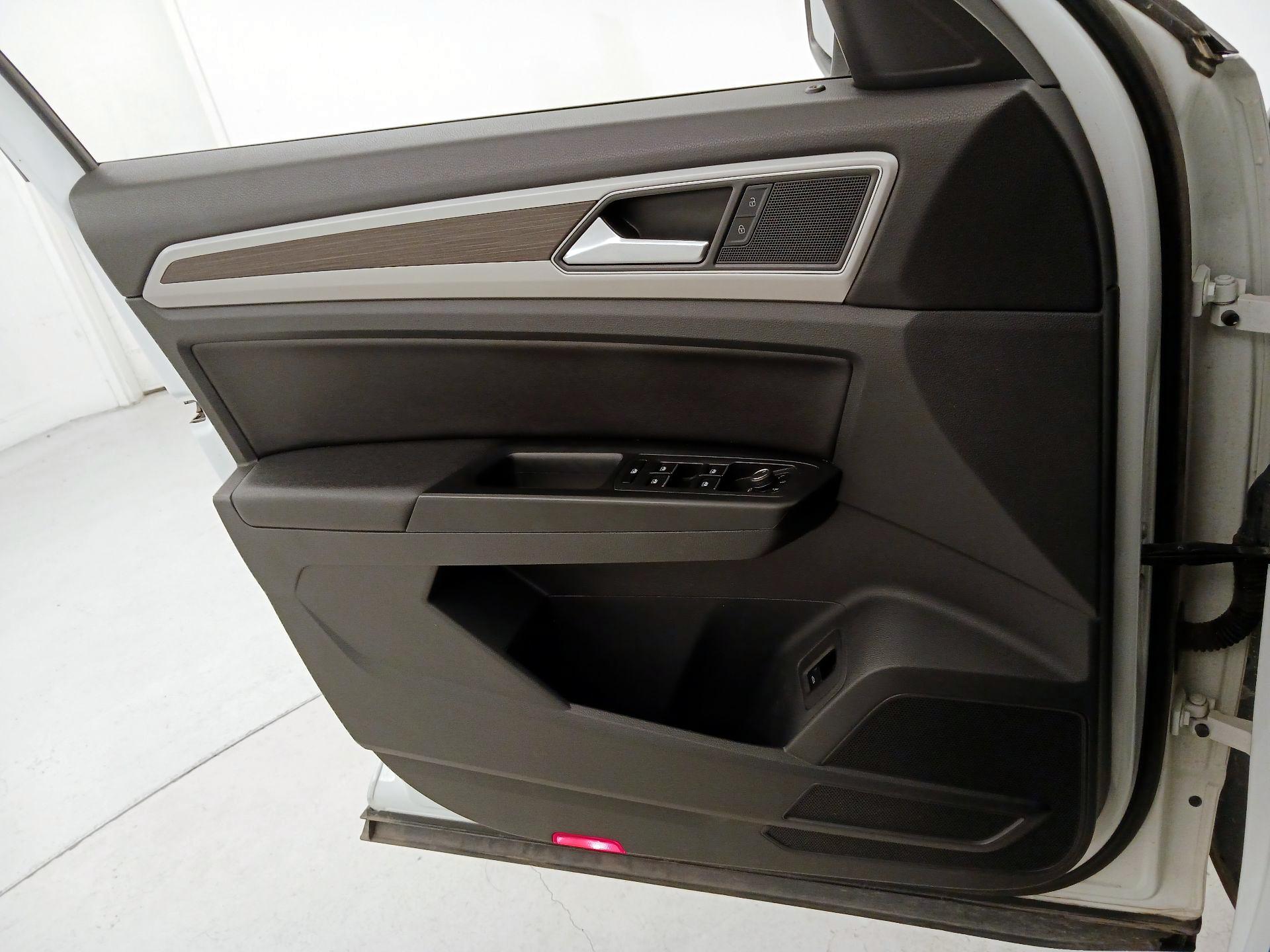 Thumbnail: 2018 Volkswagen Atlas - 12