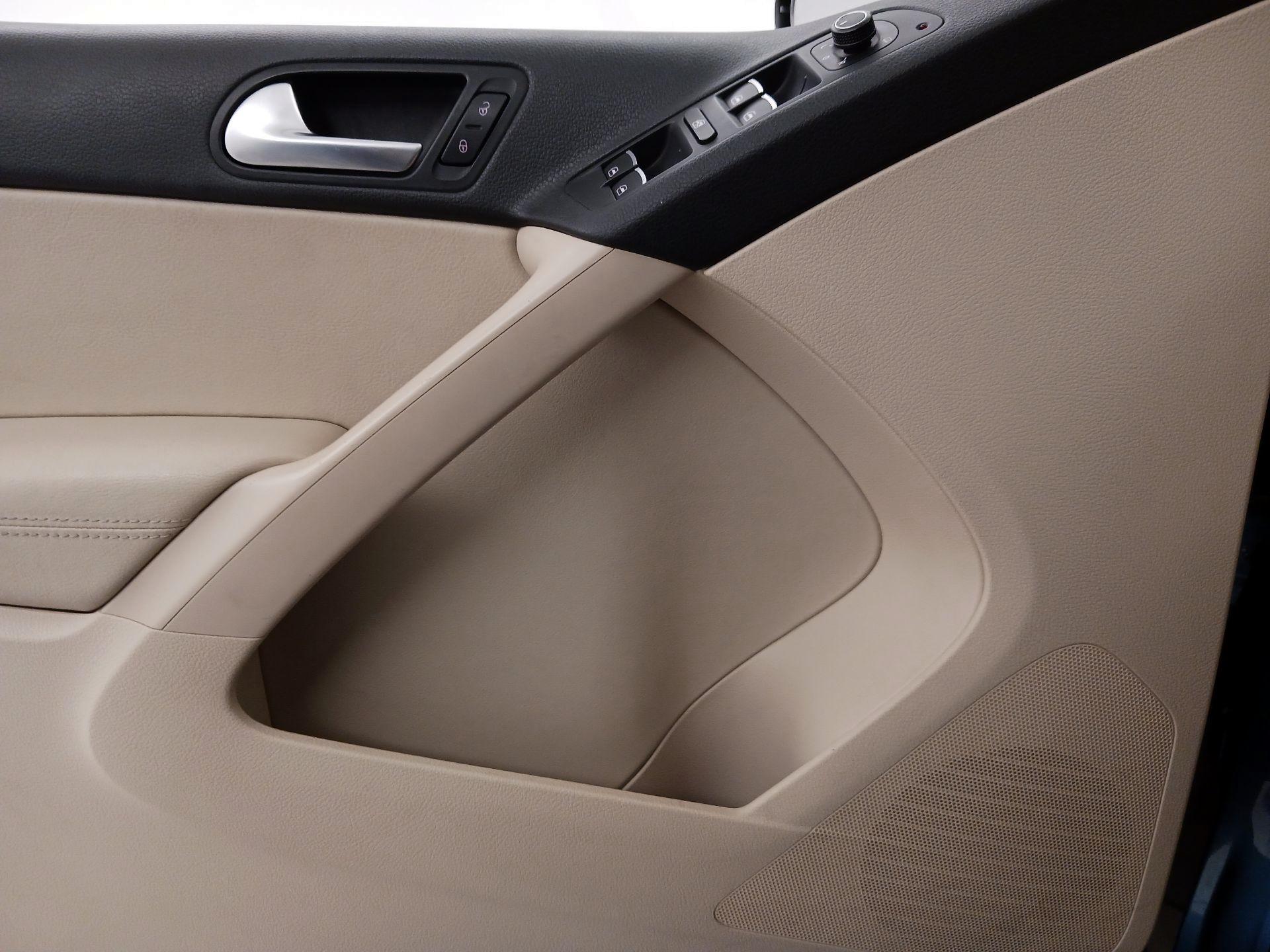 Thumbnail: 2017 Volkswagen Tiguan - 12