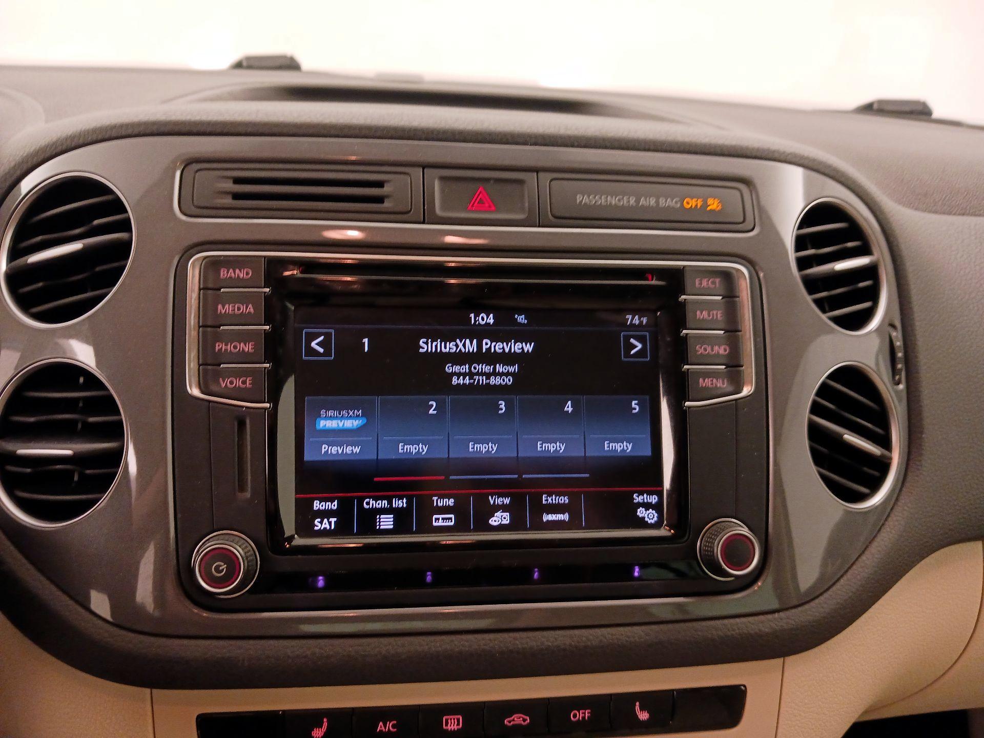 Thumbnail: 2017 Volkswagen Tiguan - 15