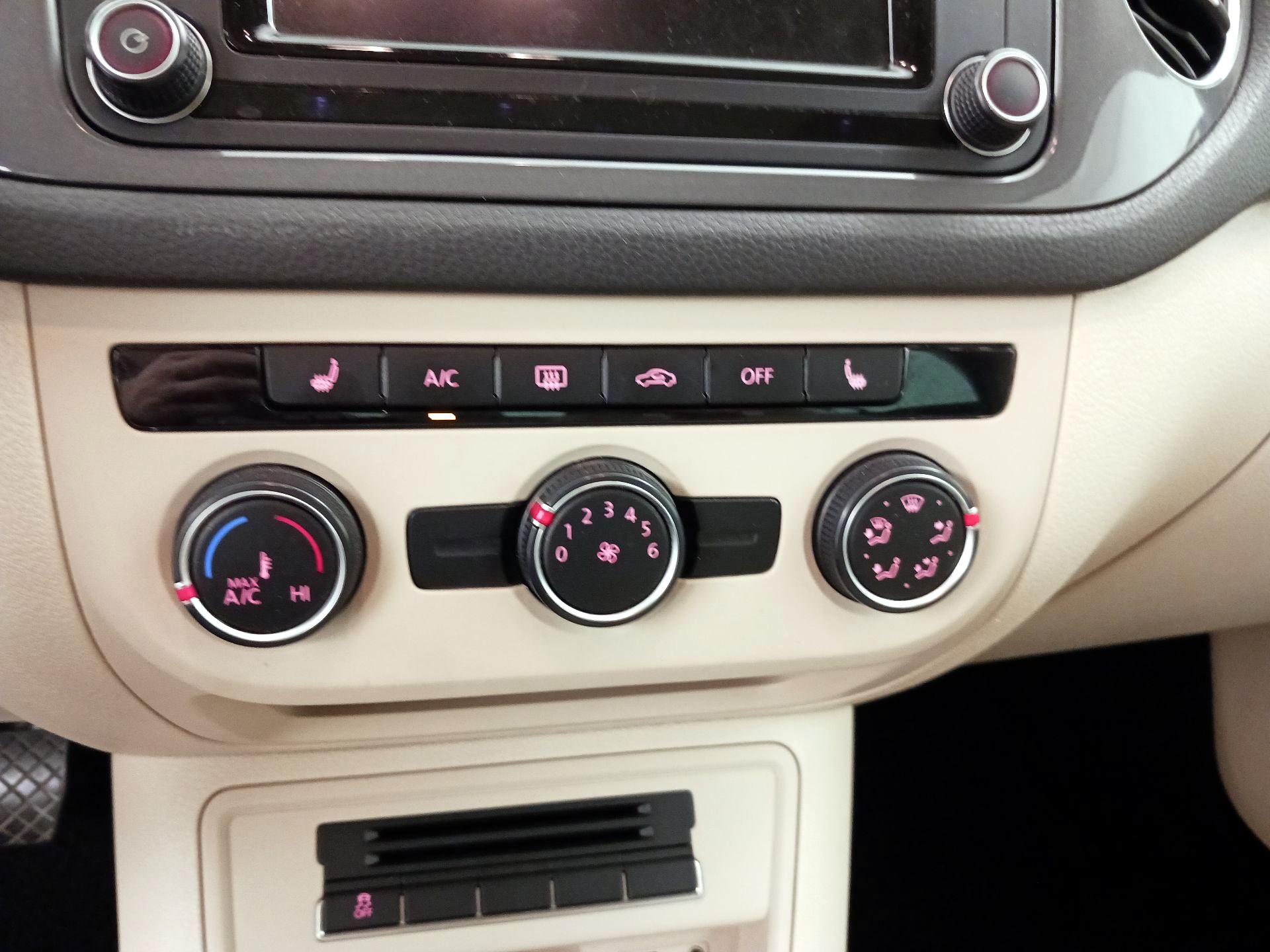 Thumbnail: 2017 Volkswagen Tiguan - 16