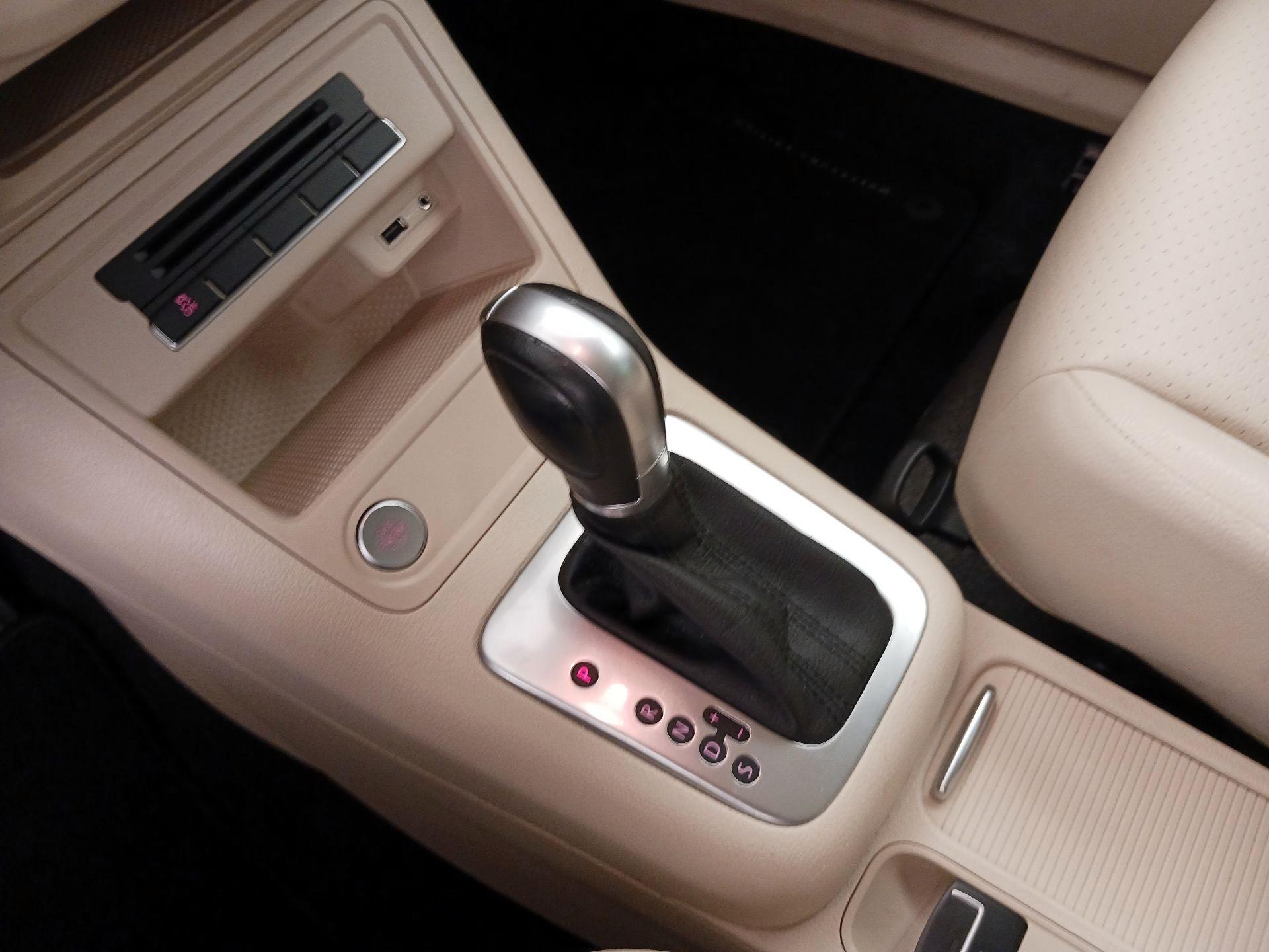 Thumbnail: 2017 Volkswagen Tiguan - 17