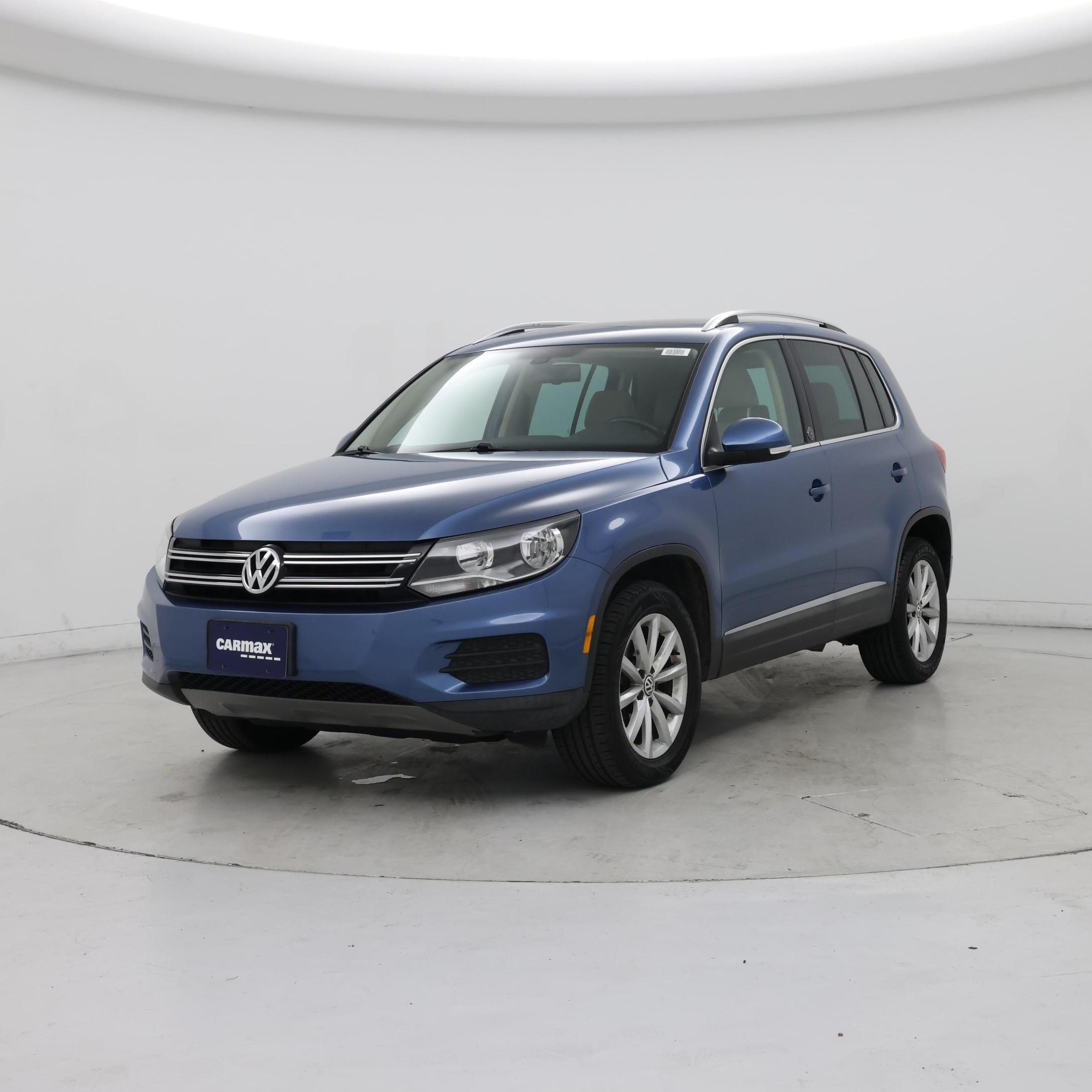 Thumbnail: 2017 Volkswagen Tiguan - 4