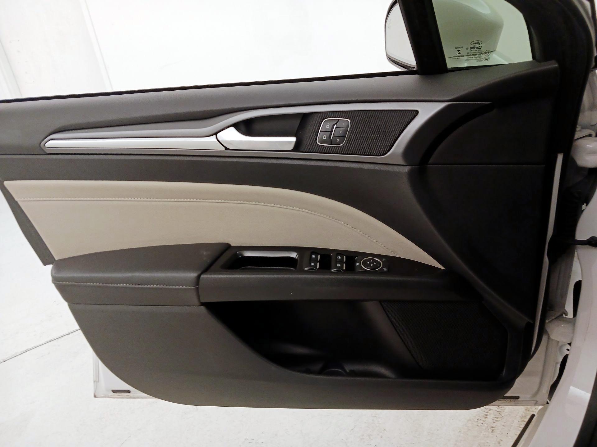 Thumbnail: 2015 Ford Fusion - 12