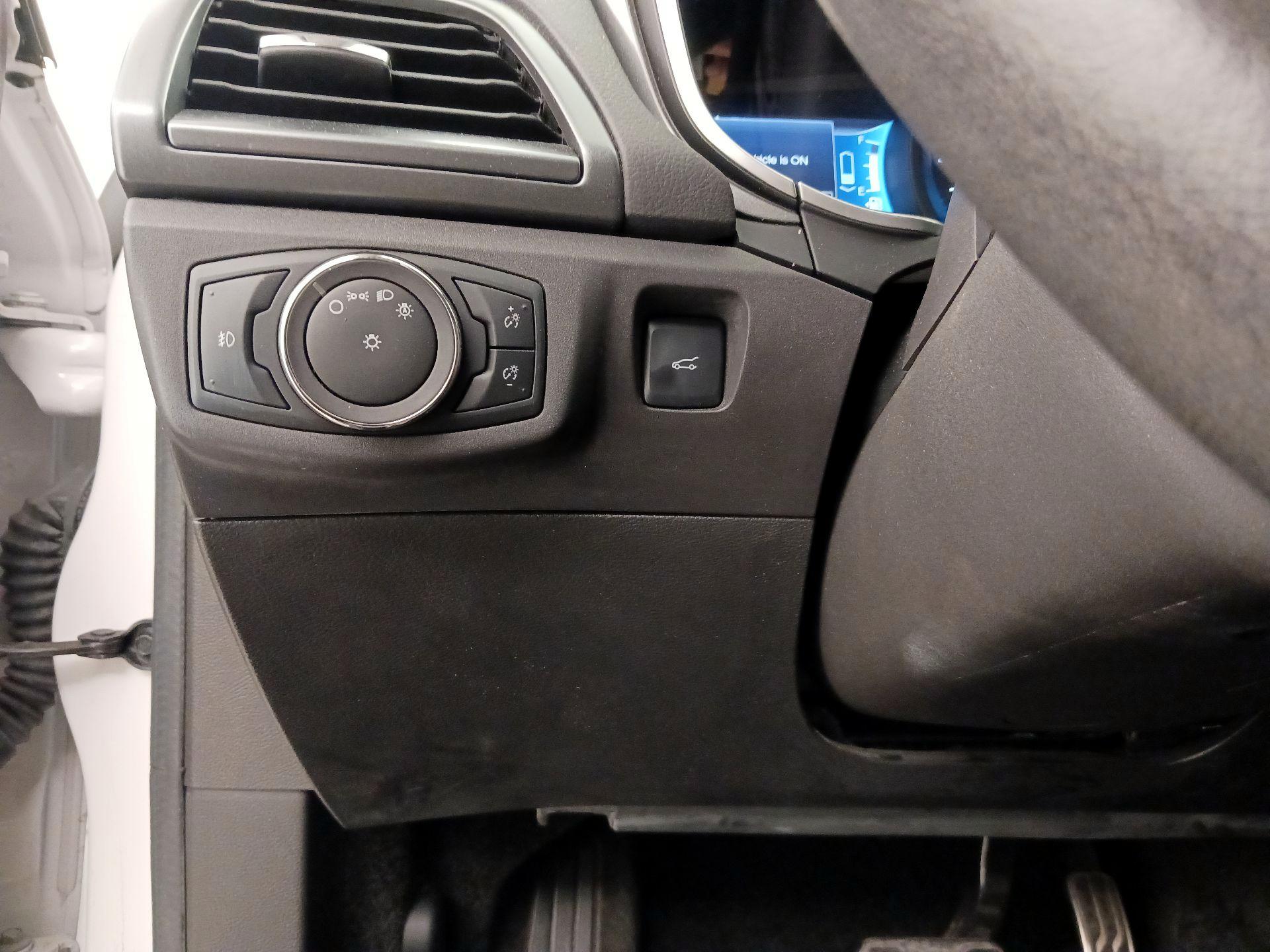 Thumbnail: 2015 Ford Fusion - 13