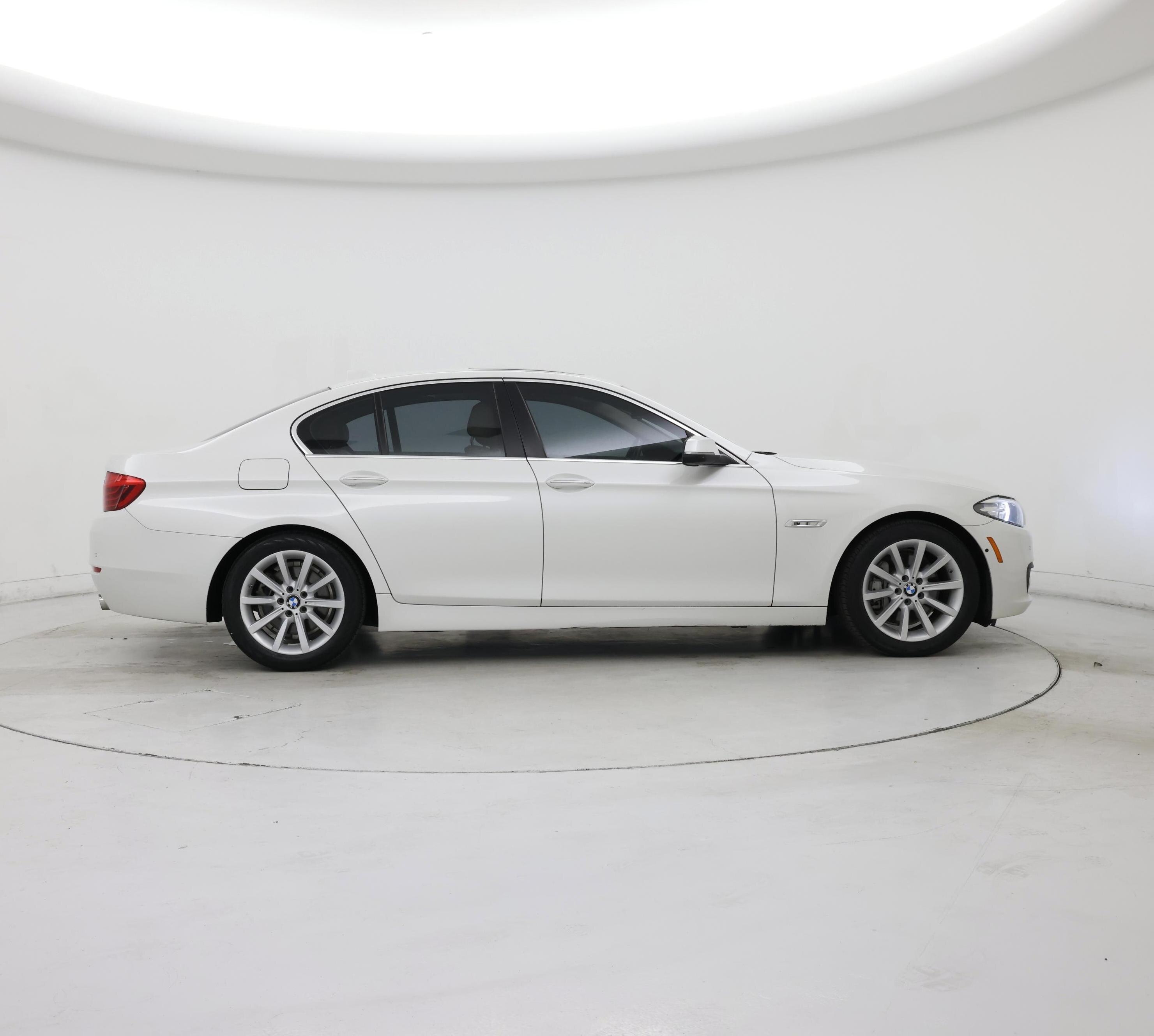 Thumbnail: 2015 BMW 5 Series - 7