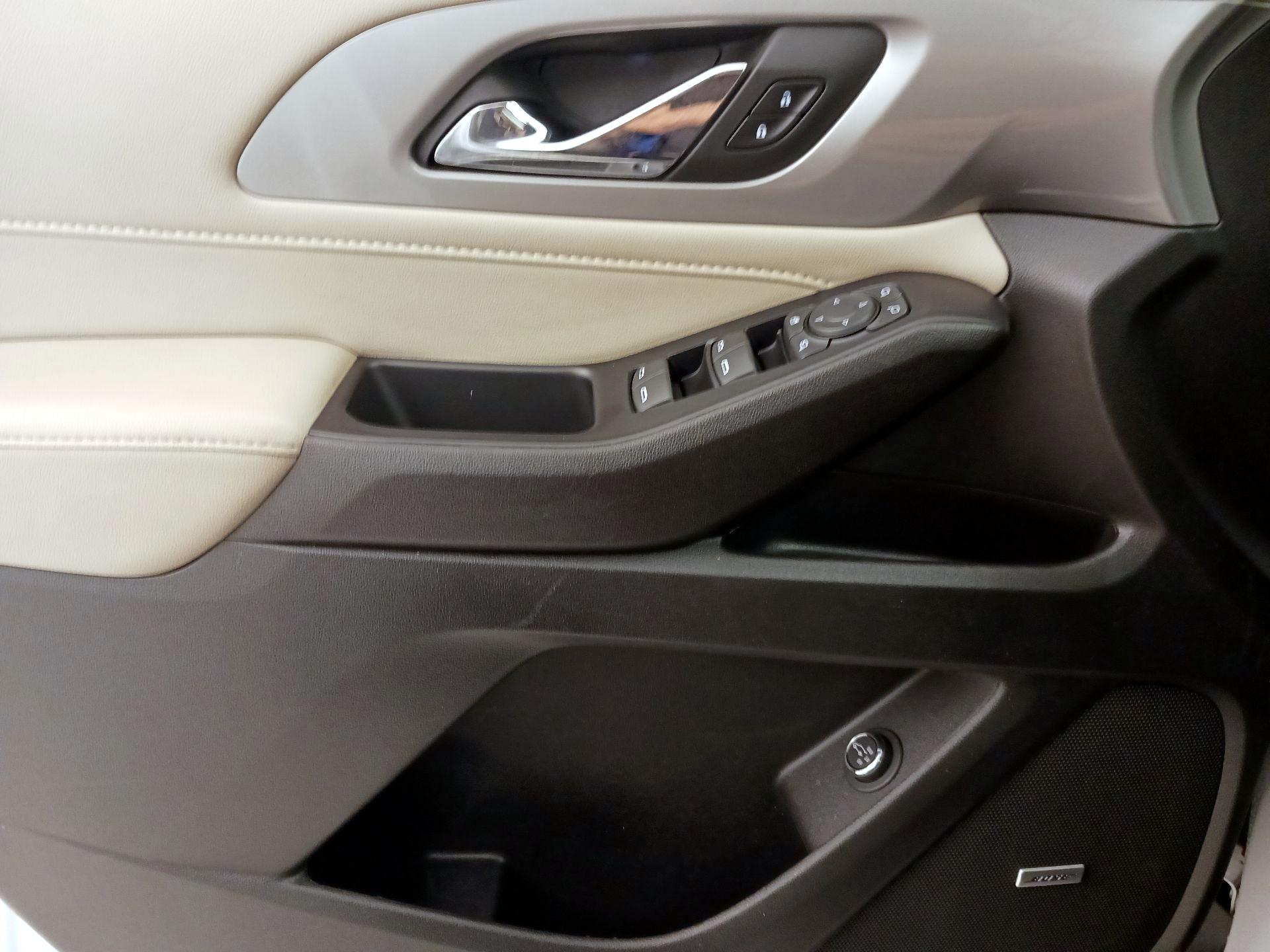 Thumbnail: 2022 Chevrolet Traverse - 12