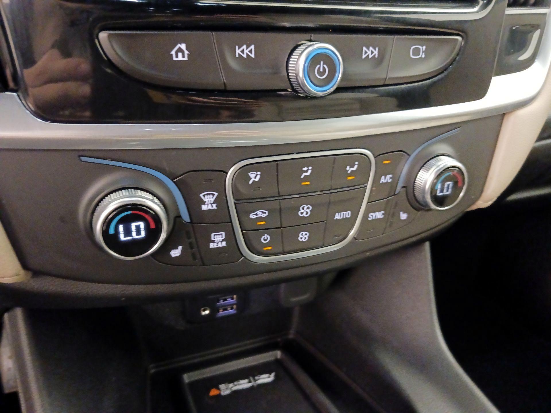 Thumbnail: 2022 Chevrolet Traverse - 17