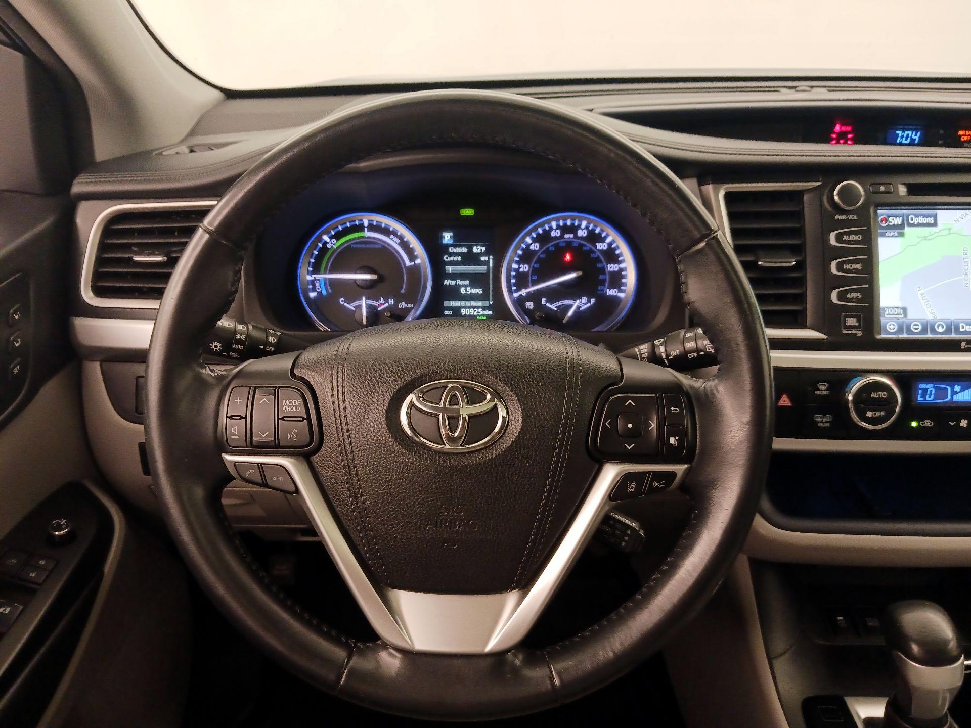 Thumbnail: 2017 Toyota Highlander - 10