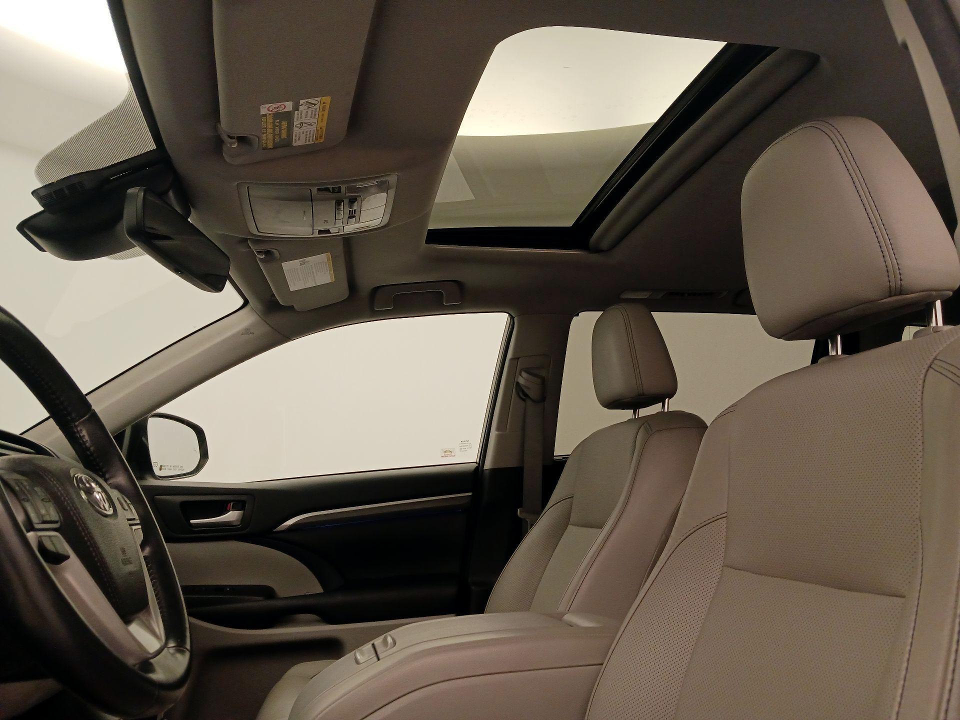 Thumbnail: 2017 Toyota Highlander - 20