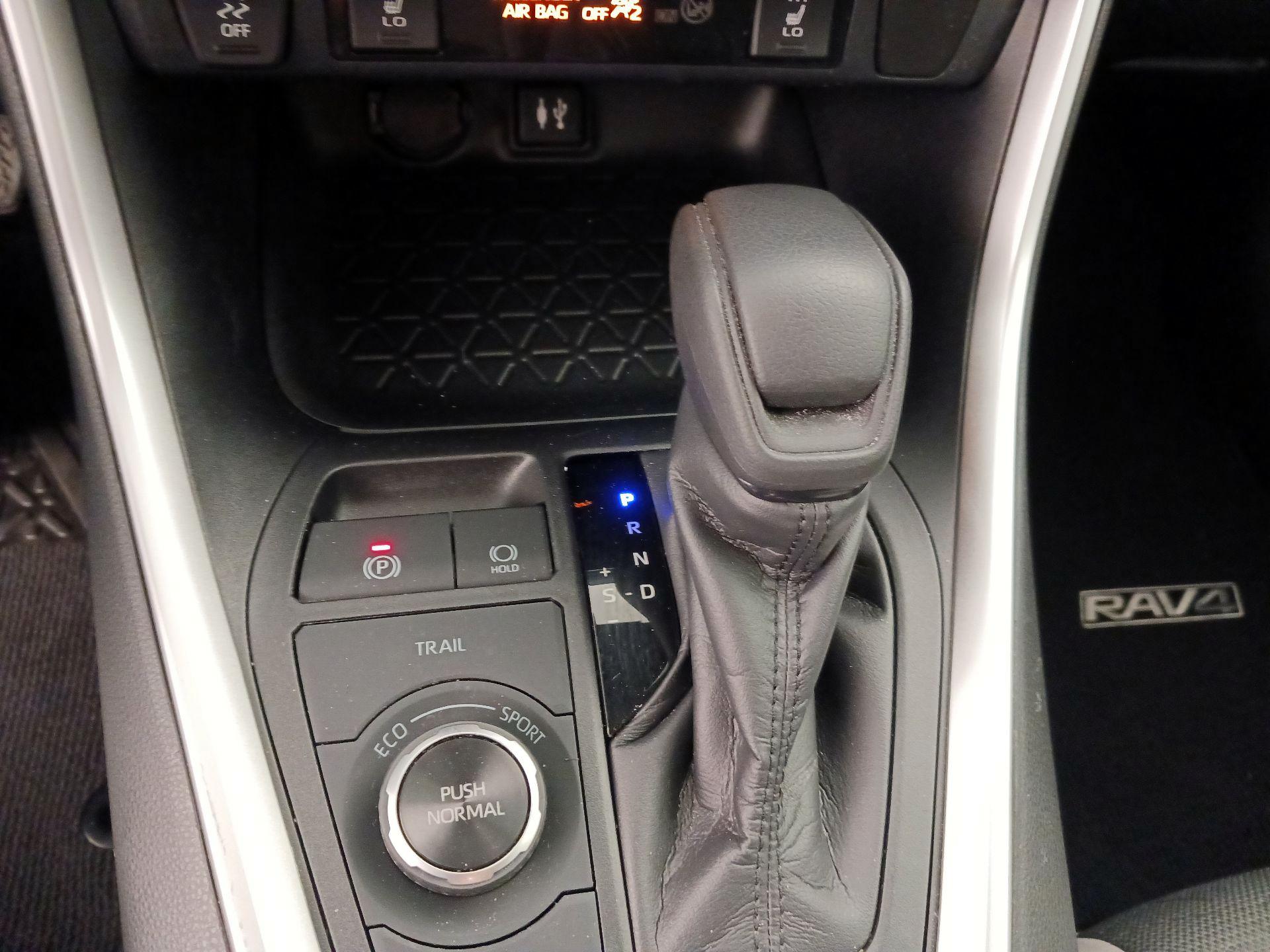 Thumbnail: 2019 Toyota RAV4 - 18