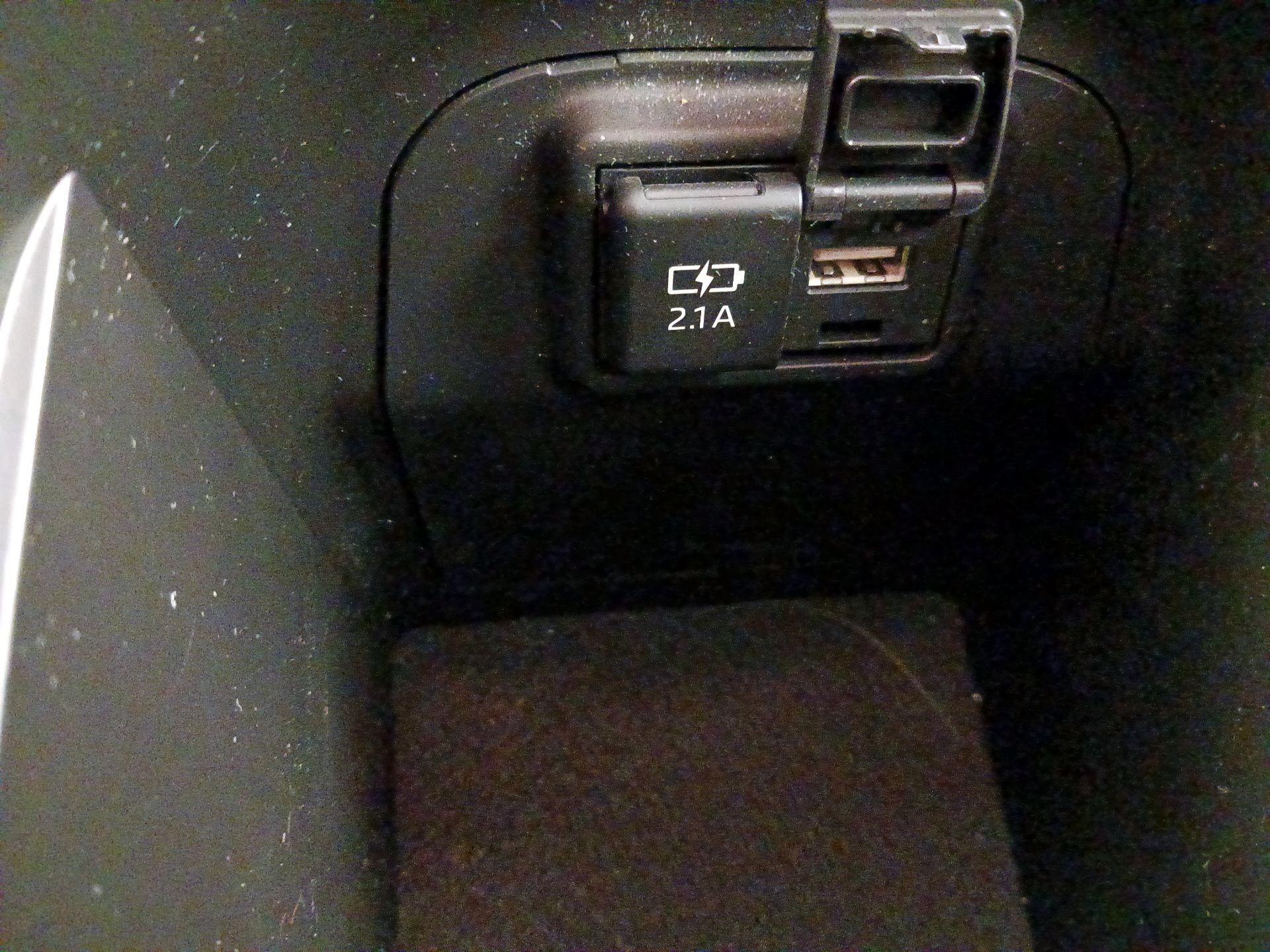 Thumbnail: 2019 Toyota RAV4 - 19