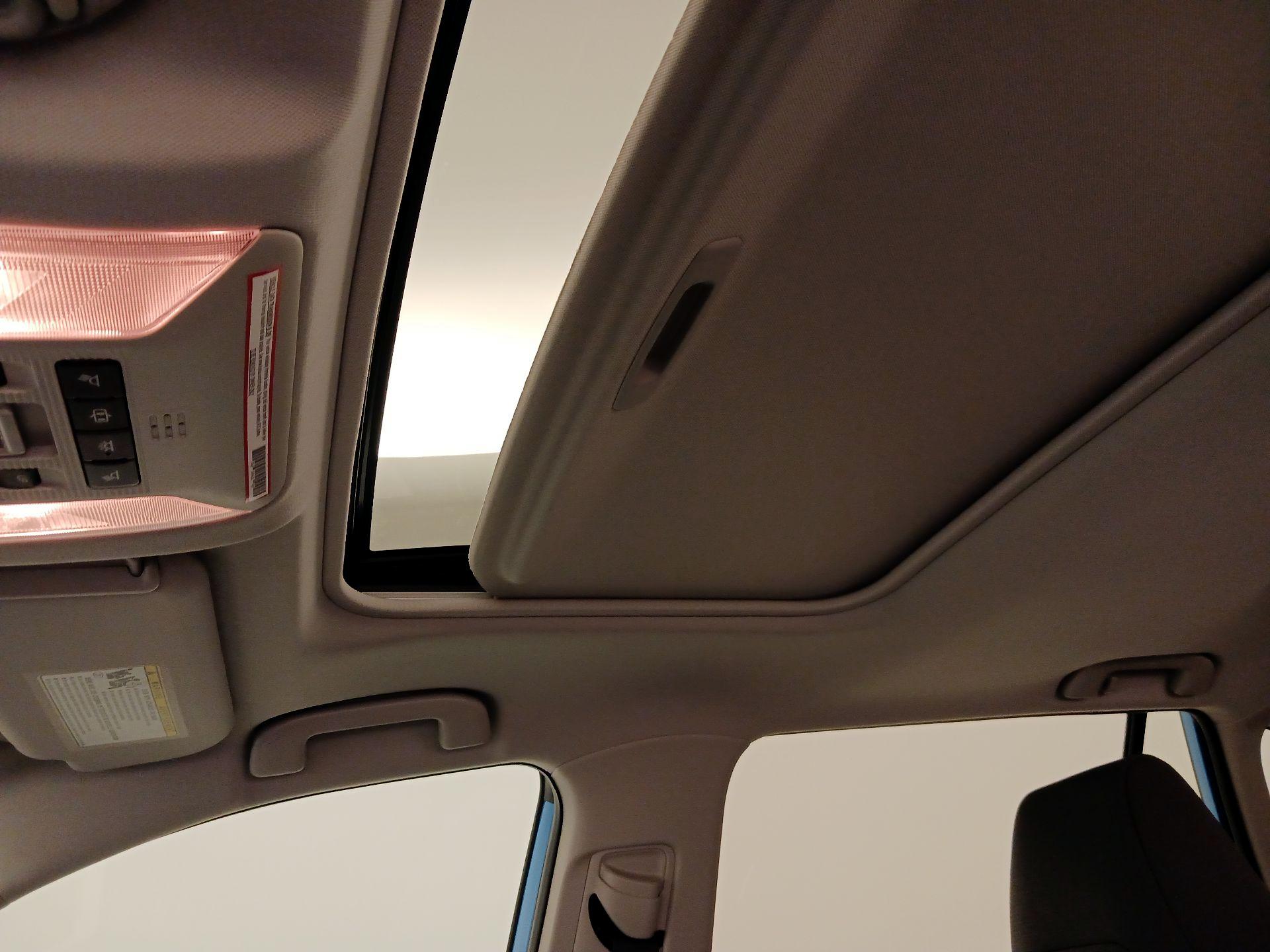 Thumbnail: 2019 Toyota RAV4 - 20