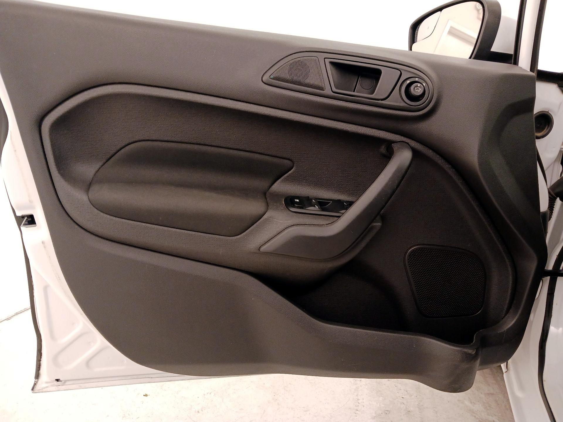 Thumbnail: 2017 Ford Fiesta - 12