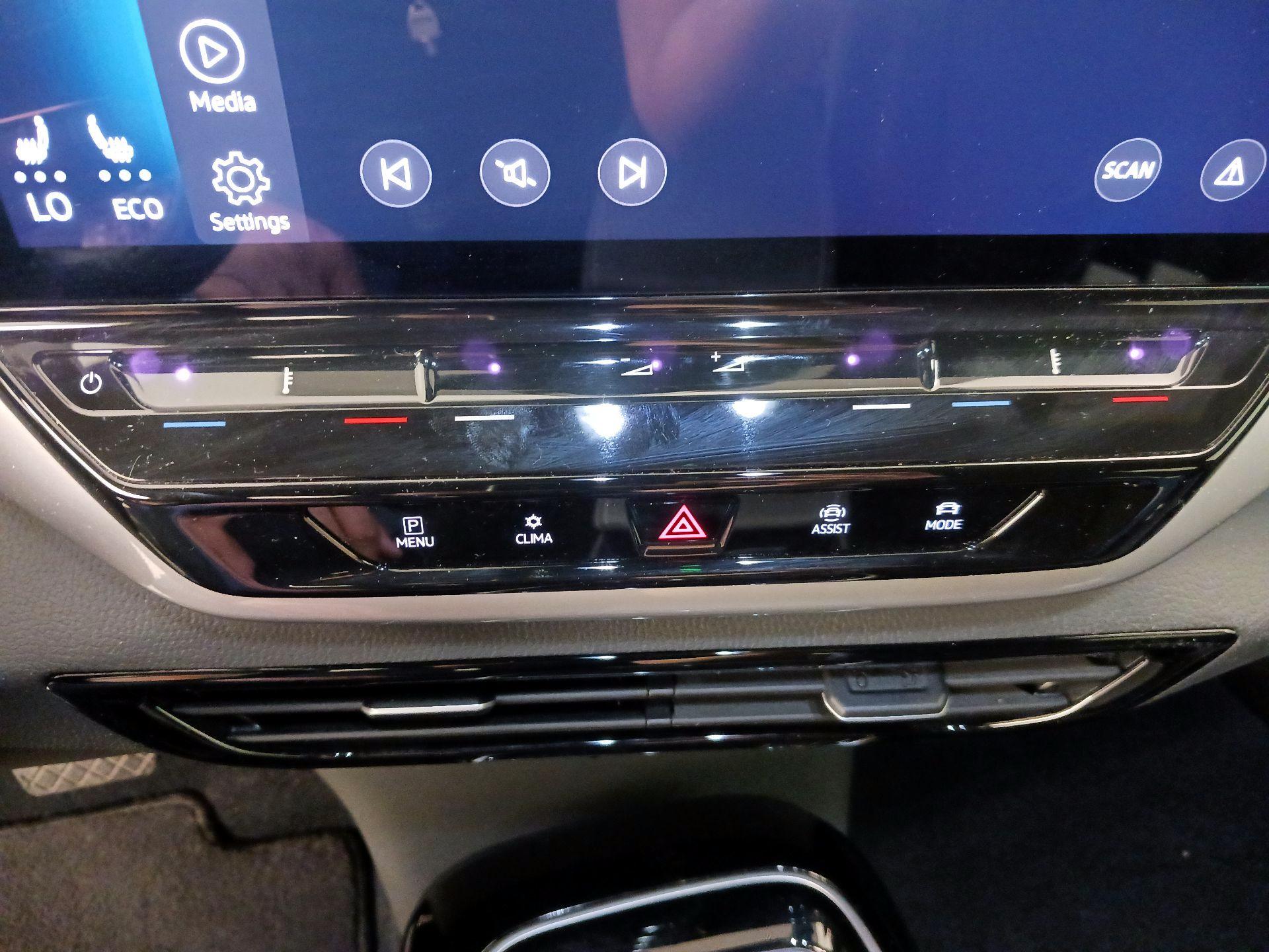 Thumbnail: 2023 Volkswagen ID.4 - 17