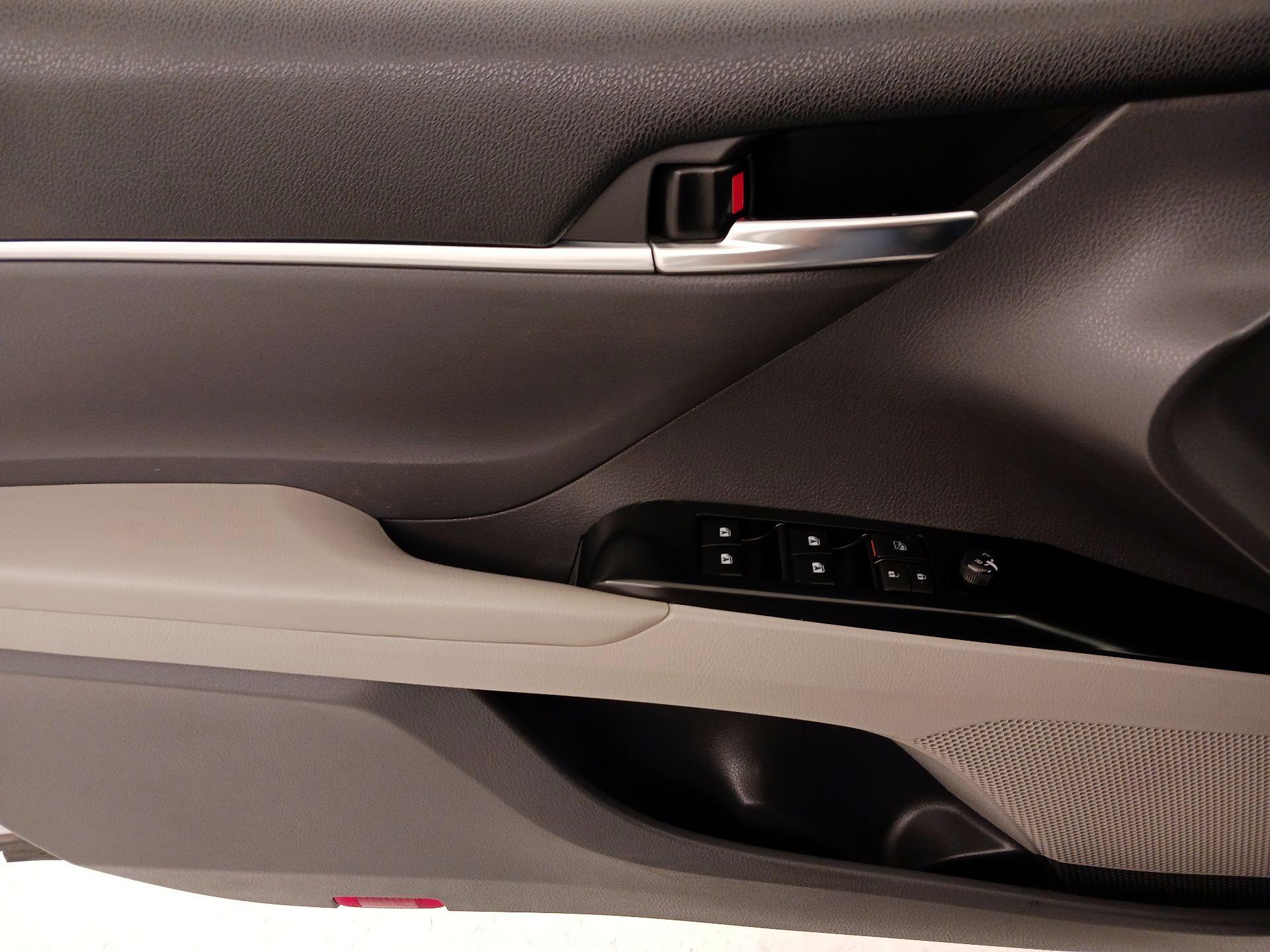 Thumbnail: 2020 Toyota Camry - 12