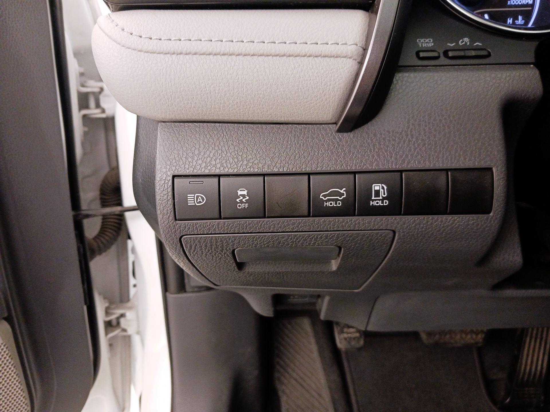 Thumbnail: 2020 Toyota Camry - 13