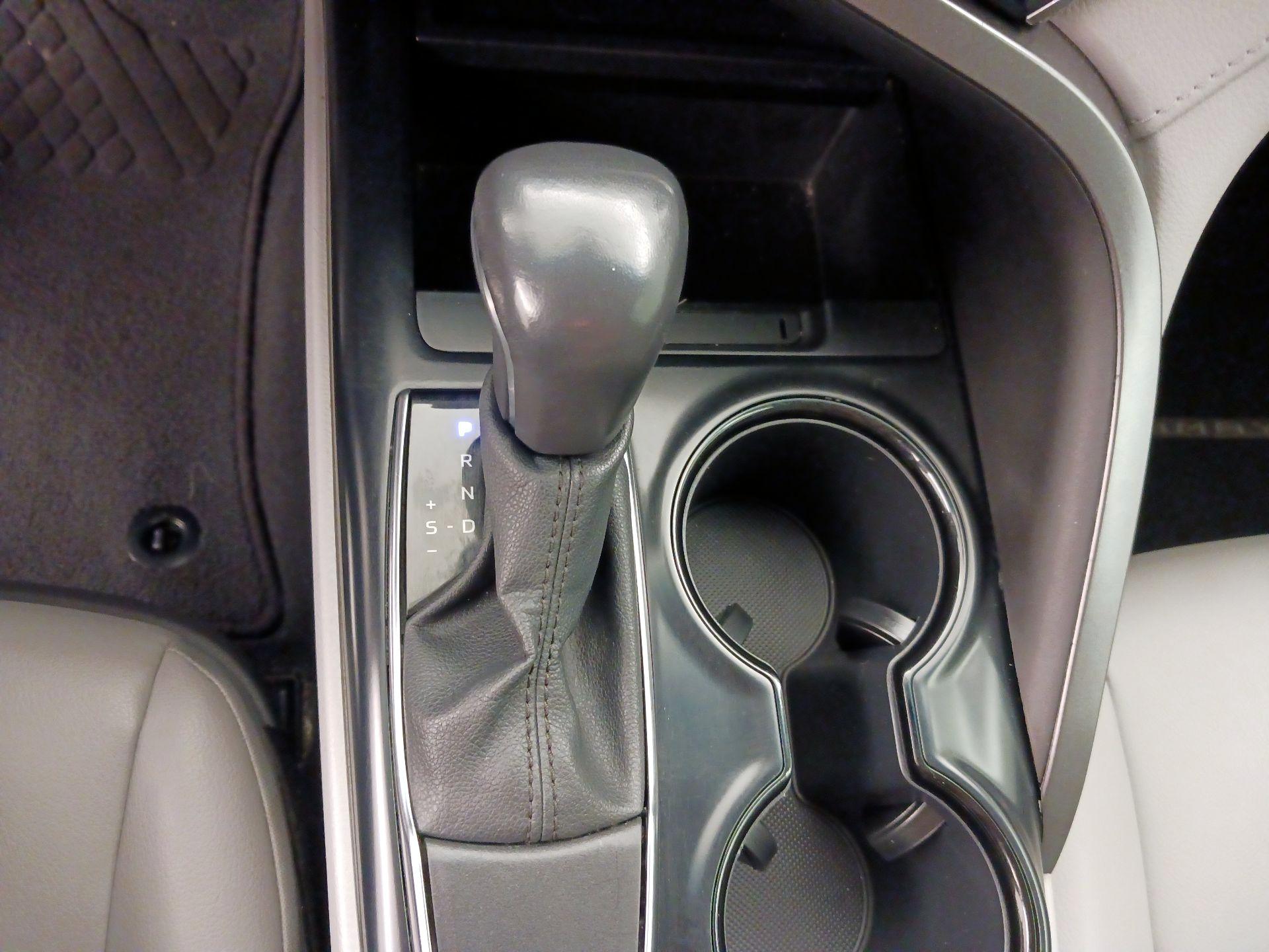 Thumbnail: 2020 Toyota Camry - 17