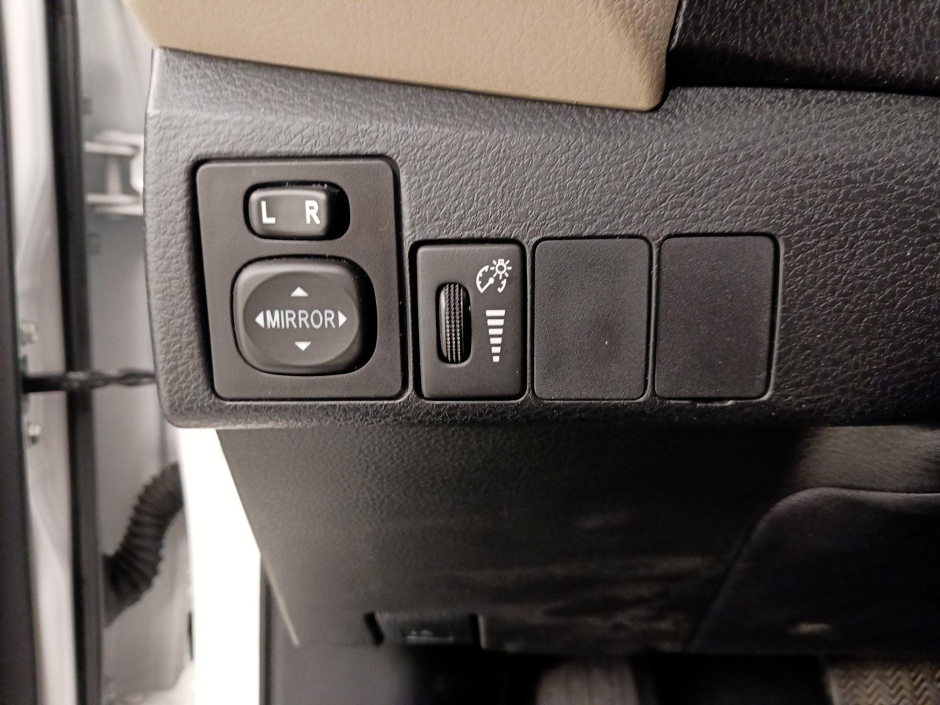 Thumbnail: 2014 Toyota Corolla - 13