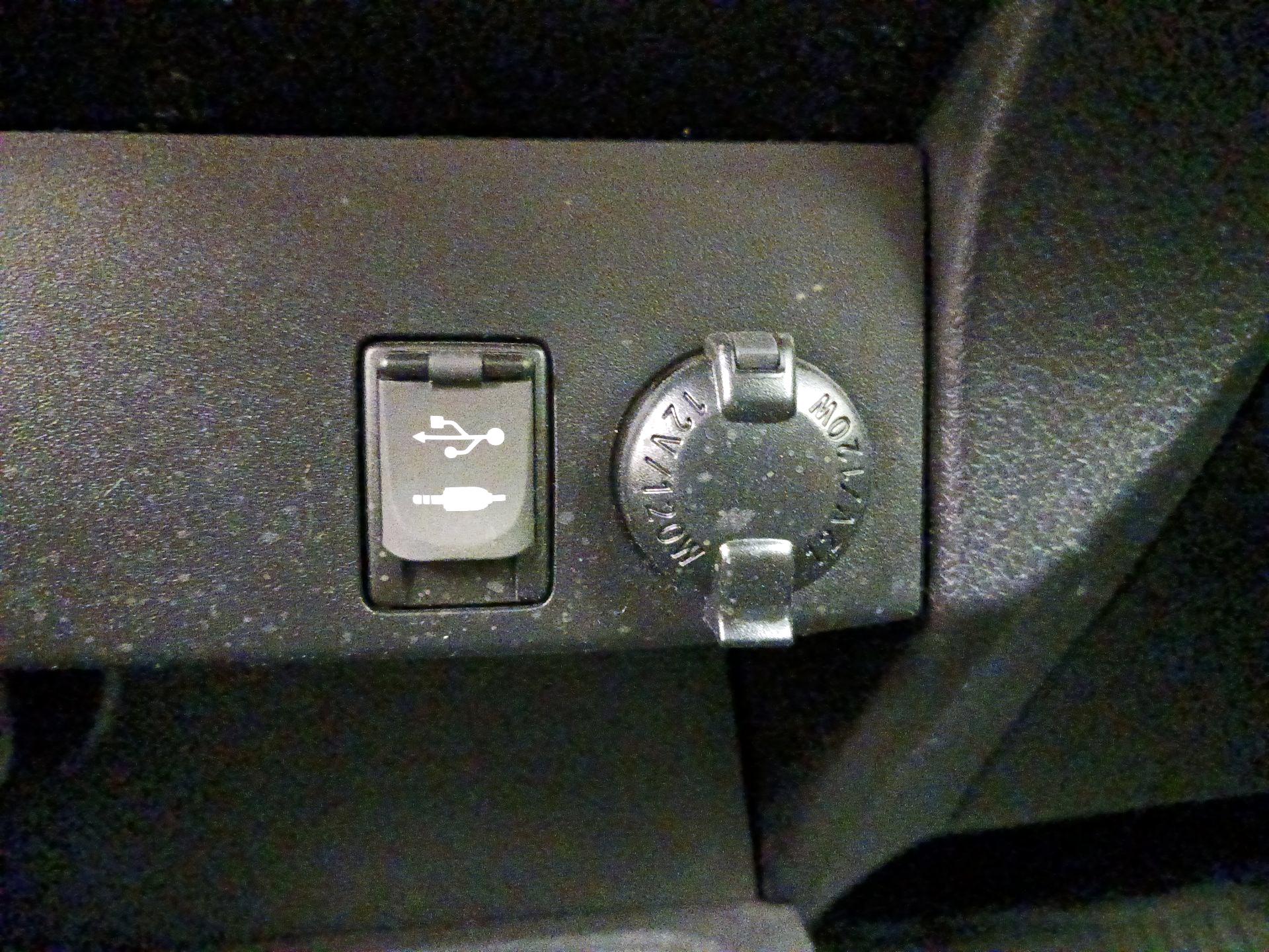 Thumbnail: 2017 Toyota RAV4 - 18